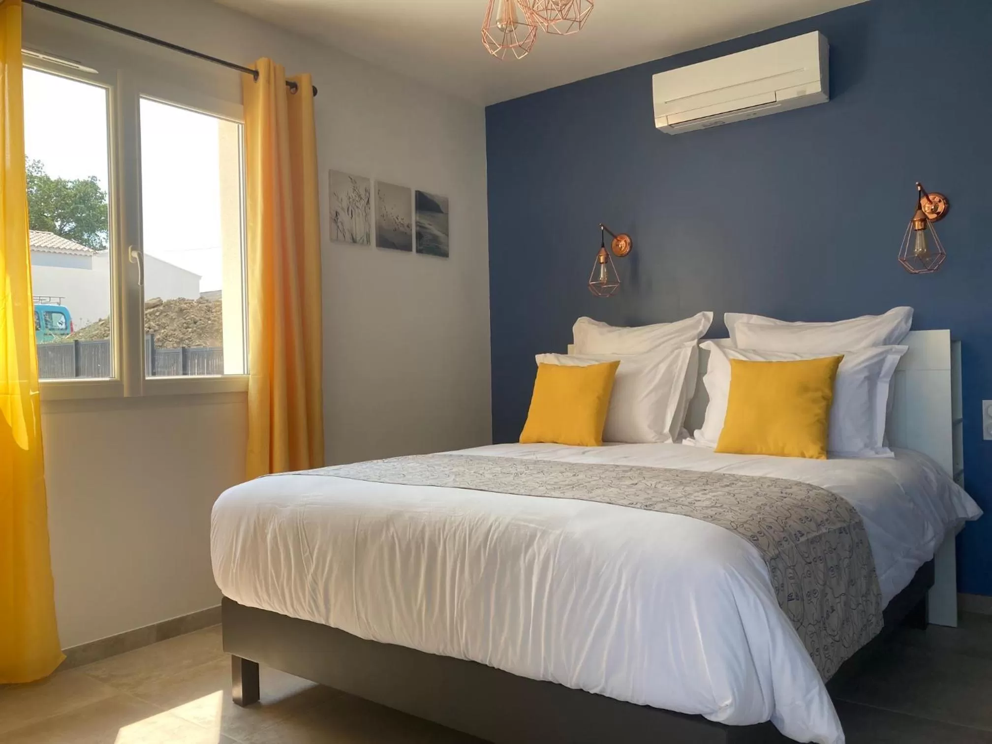 Photo of the whole room, Bed in DOMAINE FORVENT