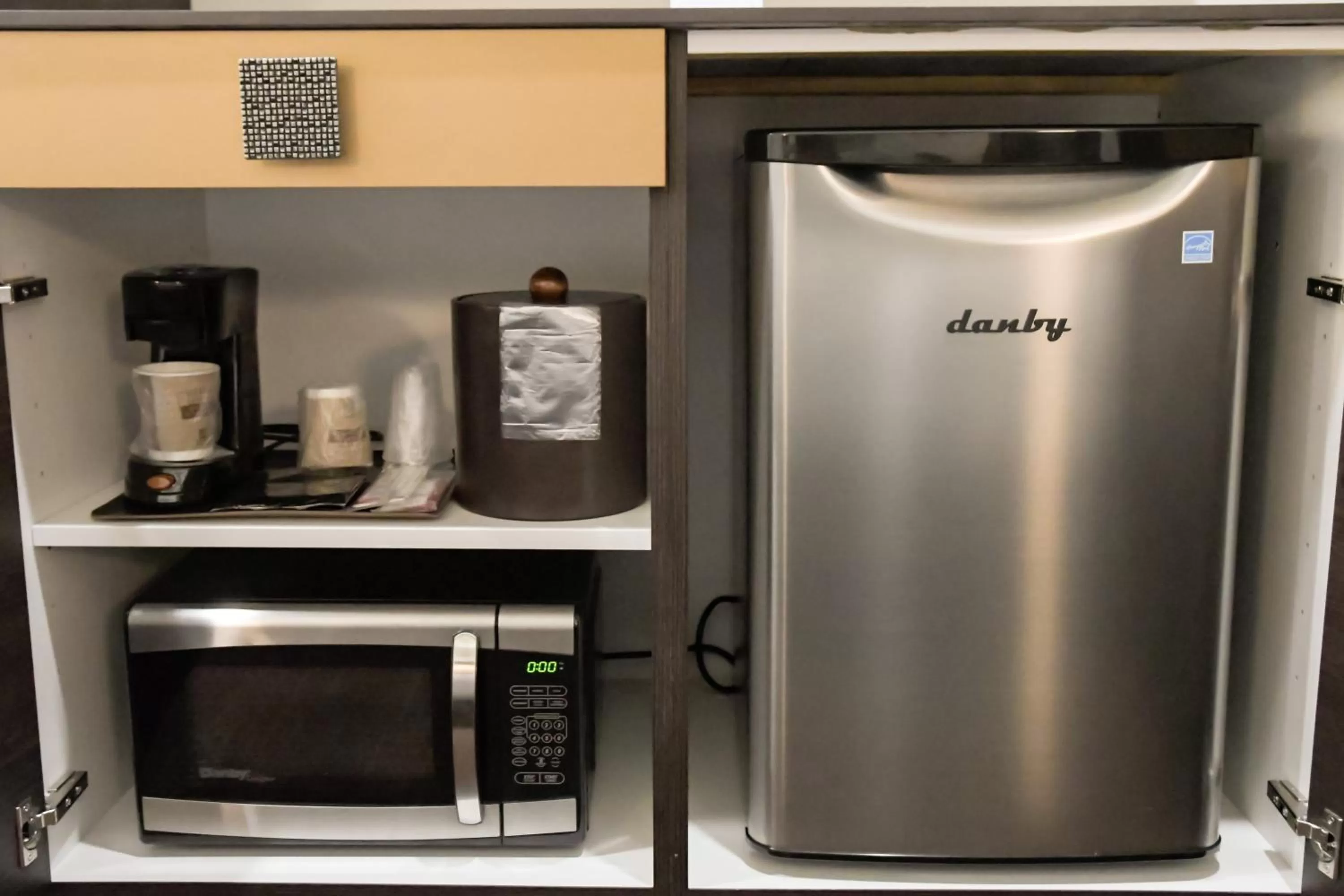 Coffee/tea facilities in Hotel Xilo Glendale