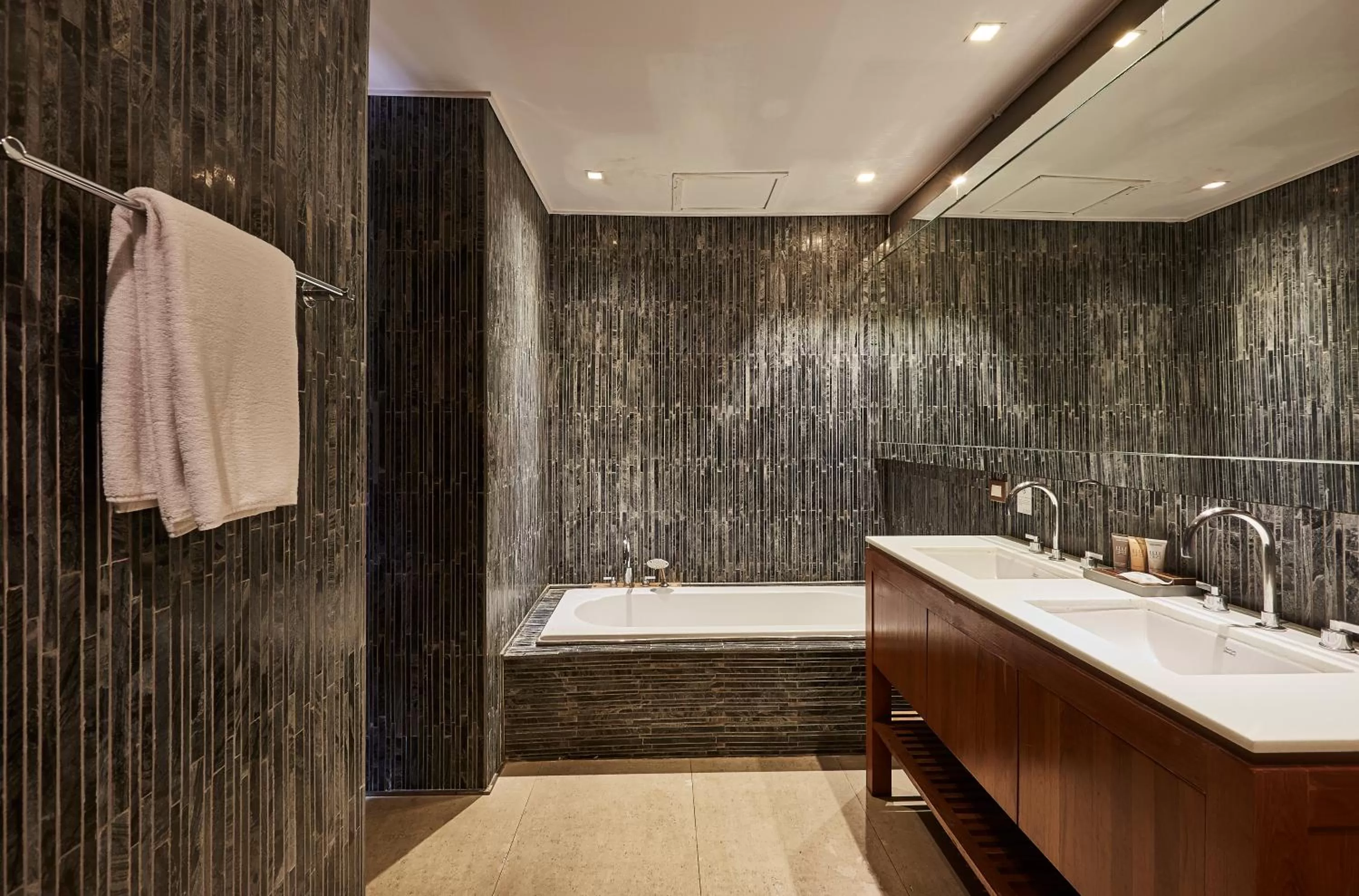 Shower in LUXX Langsuan Hotel - SHA Plus