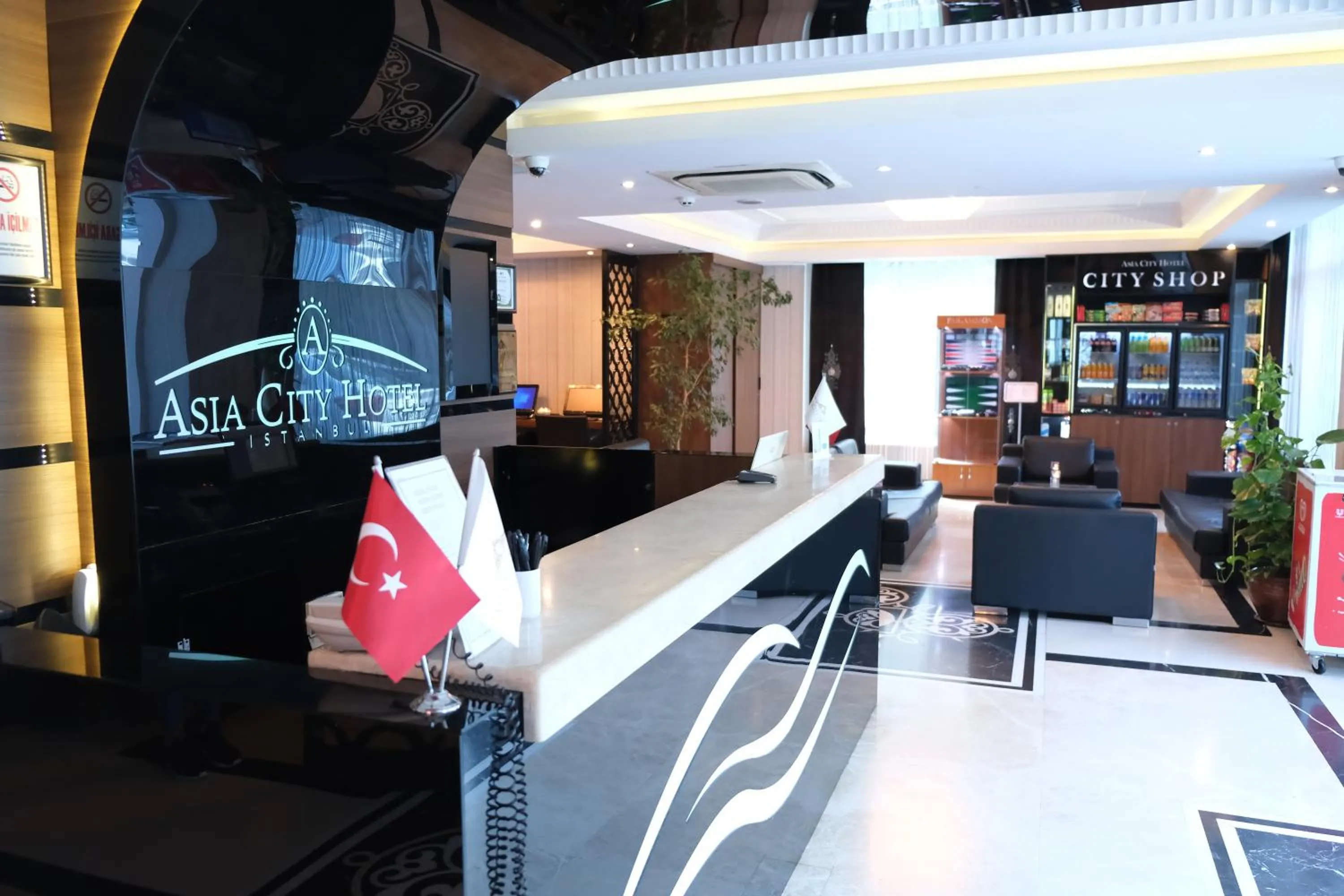 Communal lounge/ TV room in Asia City Hotel Istanbul