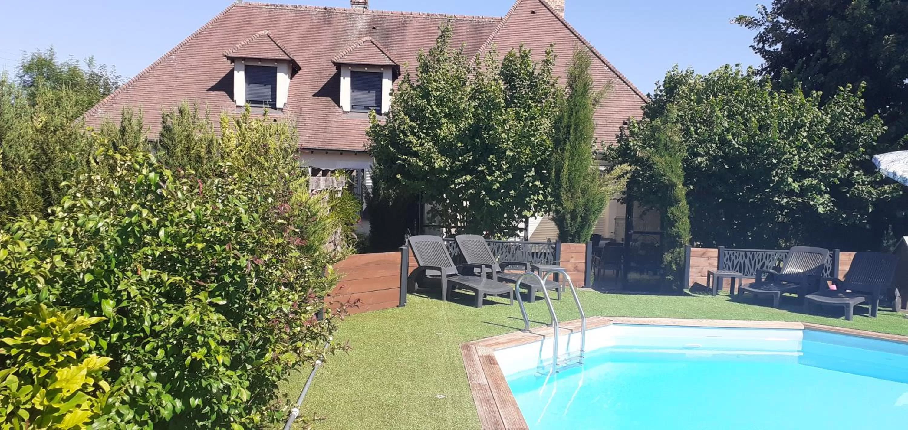 Balcony/Terrace, Swimming Pool in Au P'tit Versailles
