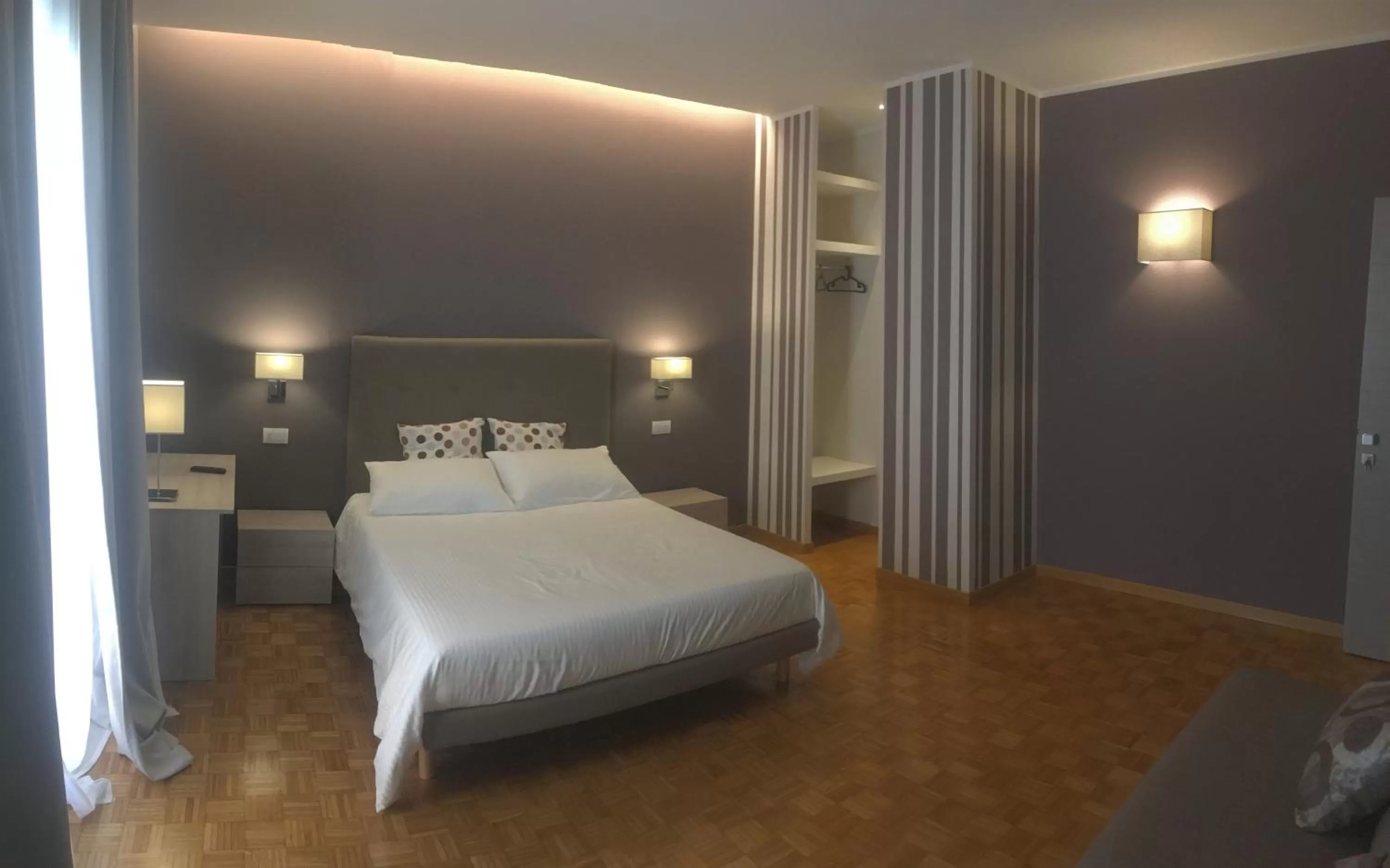 Photo of the whole room, Bed in Robin Rooms