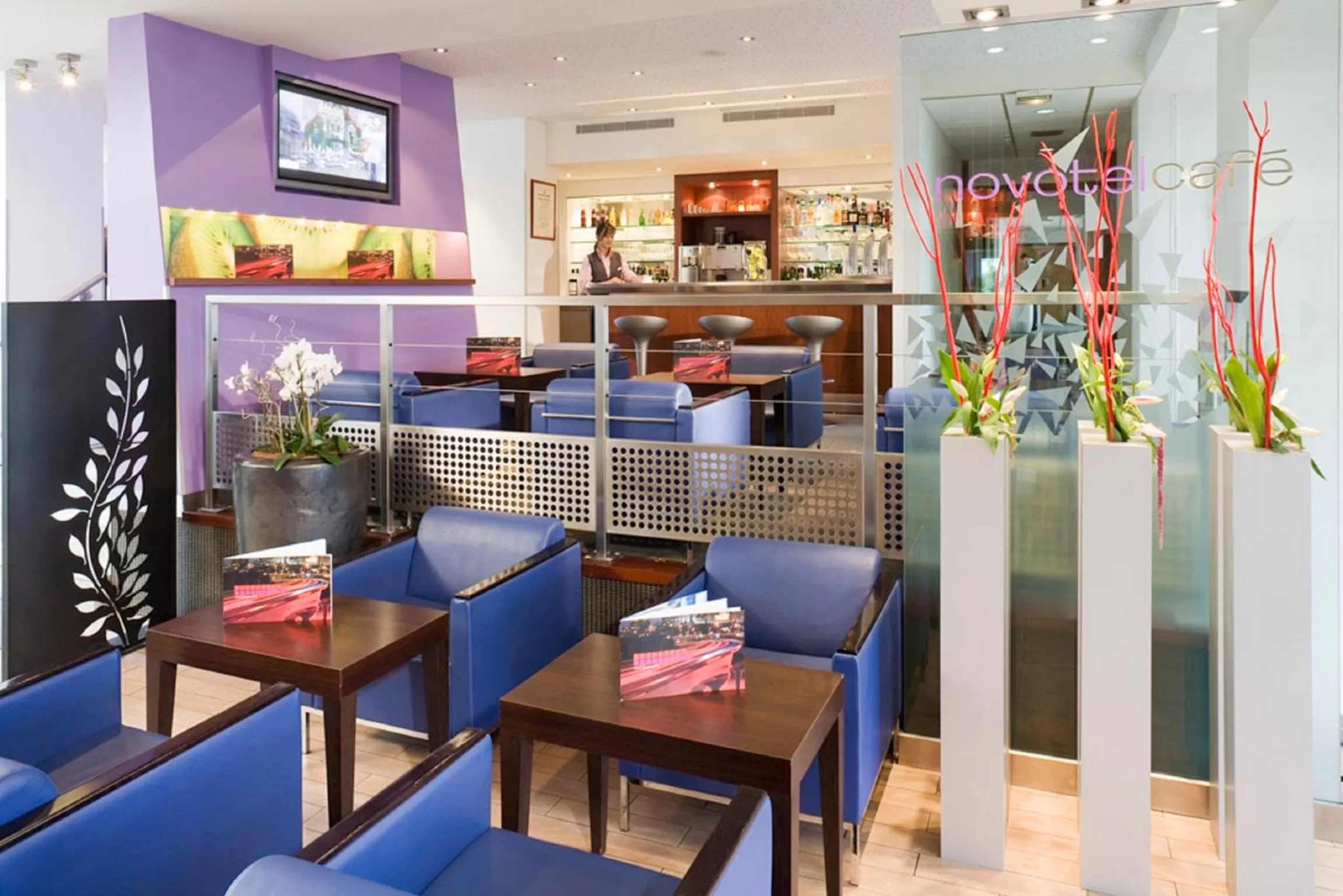 Lounge or bar in Novotel Amiens Pôle Jules Verne