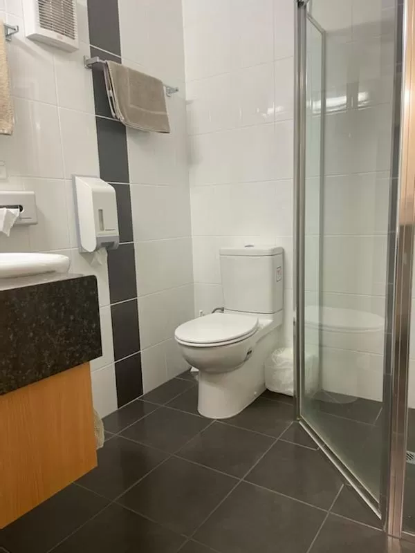 Bathroom in William Dutton Motel