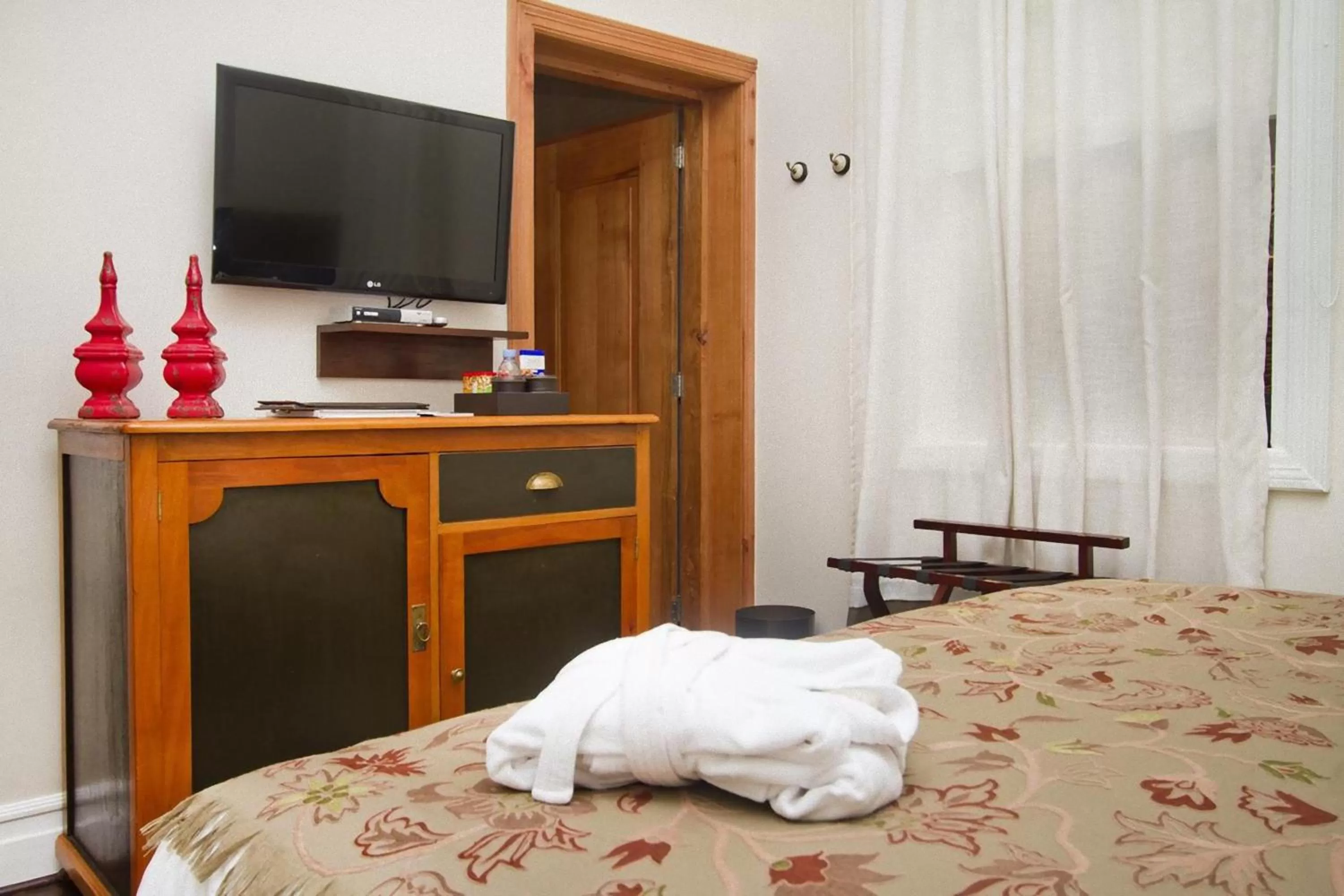 TV and multimedia, Bed in Casa Bueras Boutique Hotel