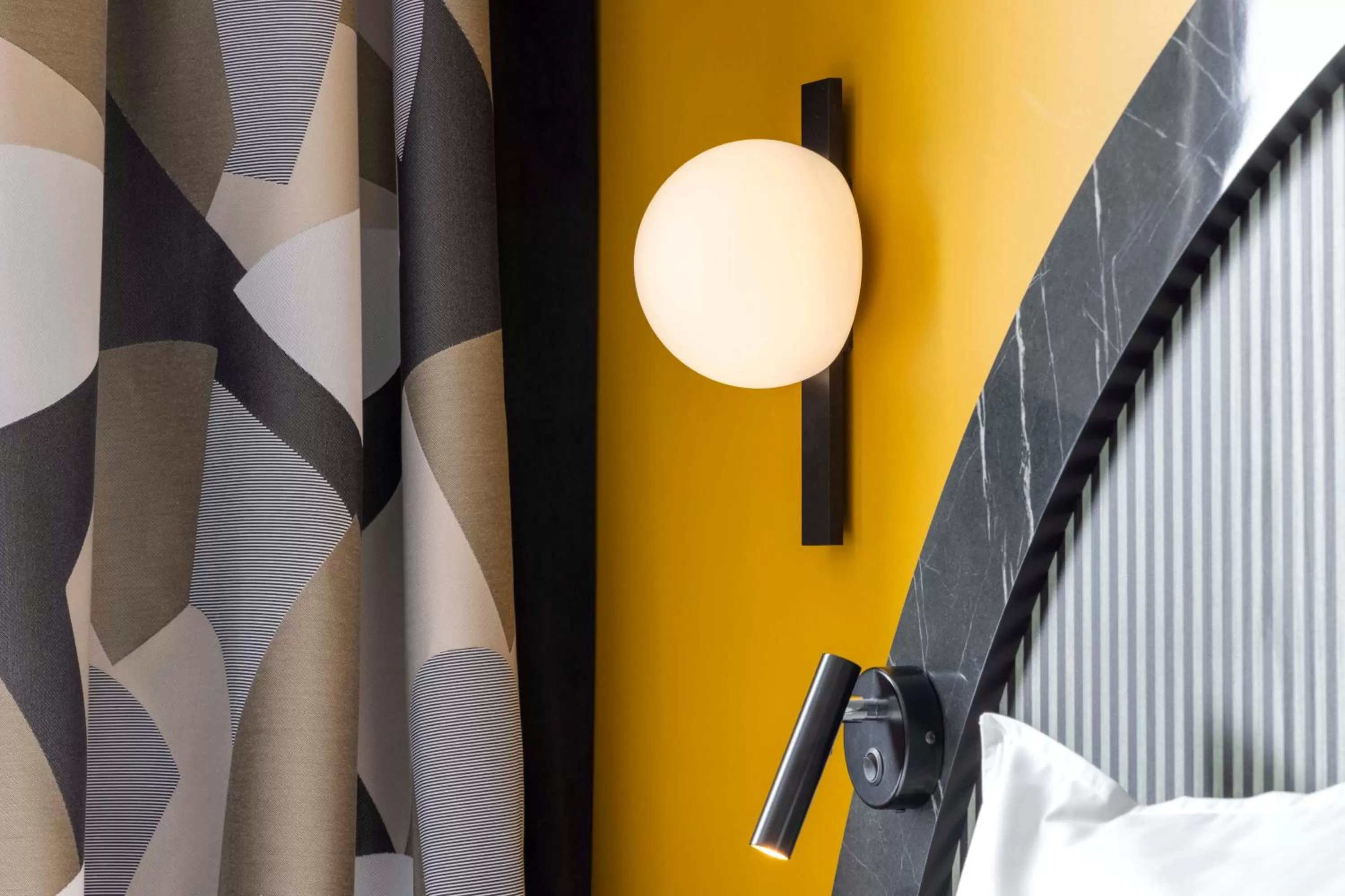 Decorative detail, Bed in Hôtel Regina Opéra Grands Boulevards