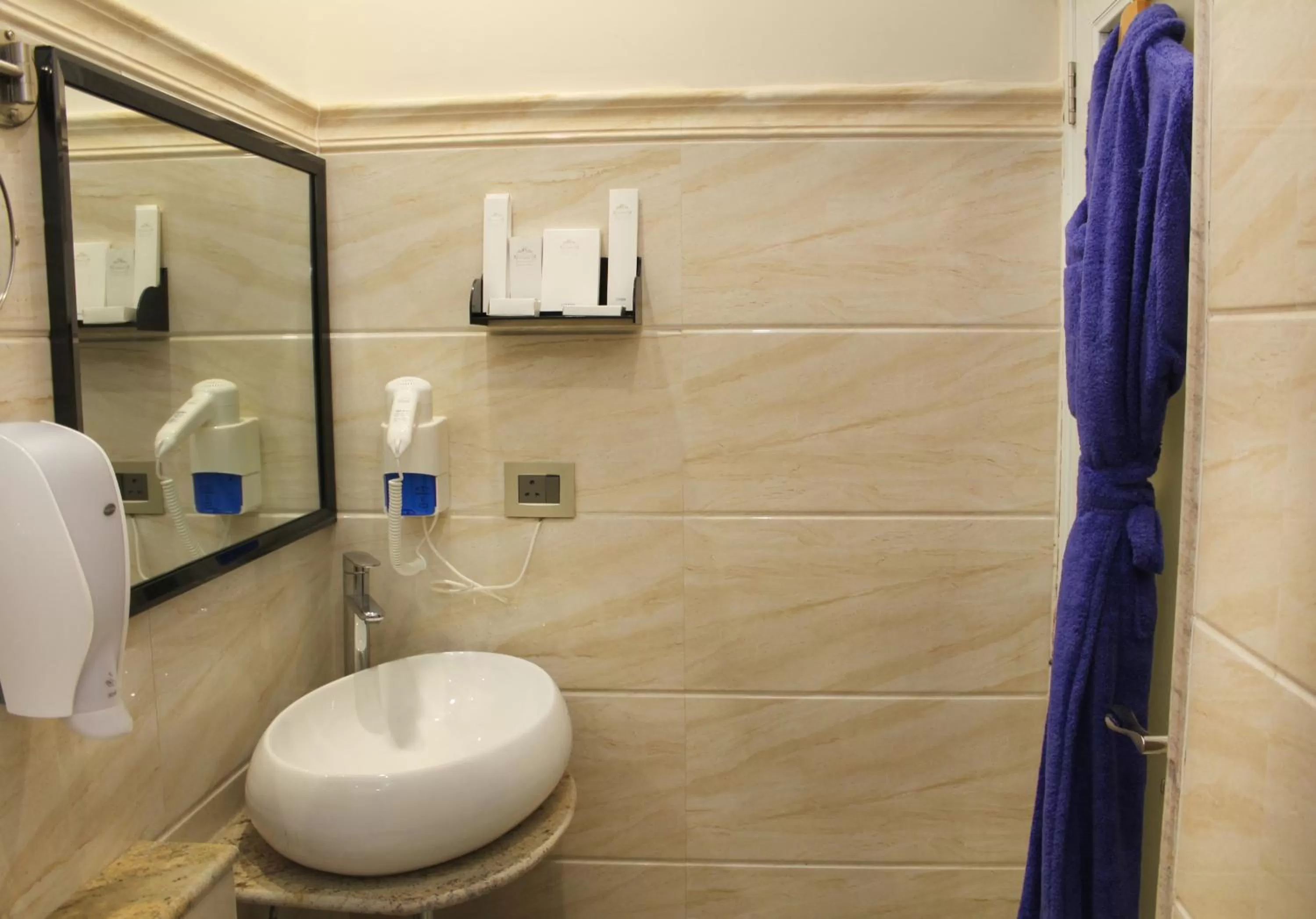 Bathroom in Hotel Kama International