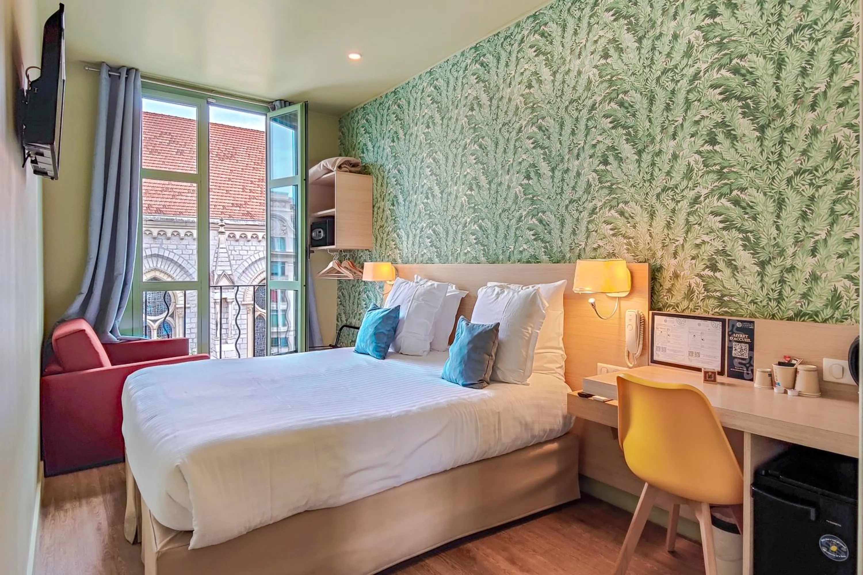 Photo of the whole room, Bed in Hôtel Du Centre, un hôtel AMMI