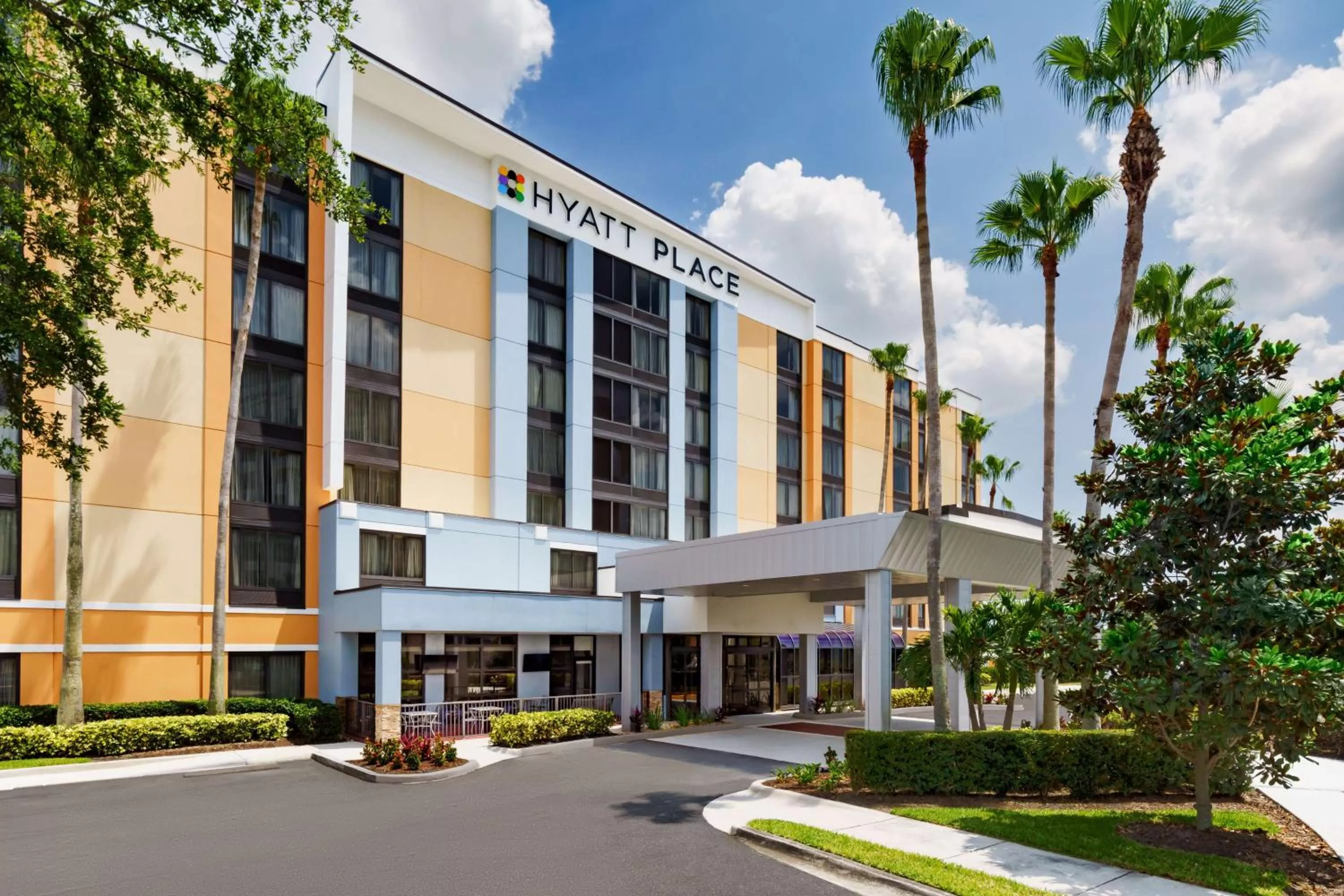 Property building in Hyatt Place across from Universal Orlando Resort
