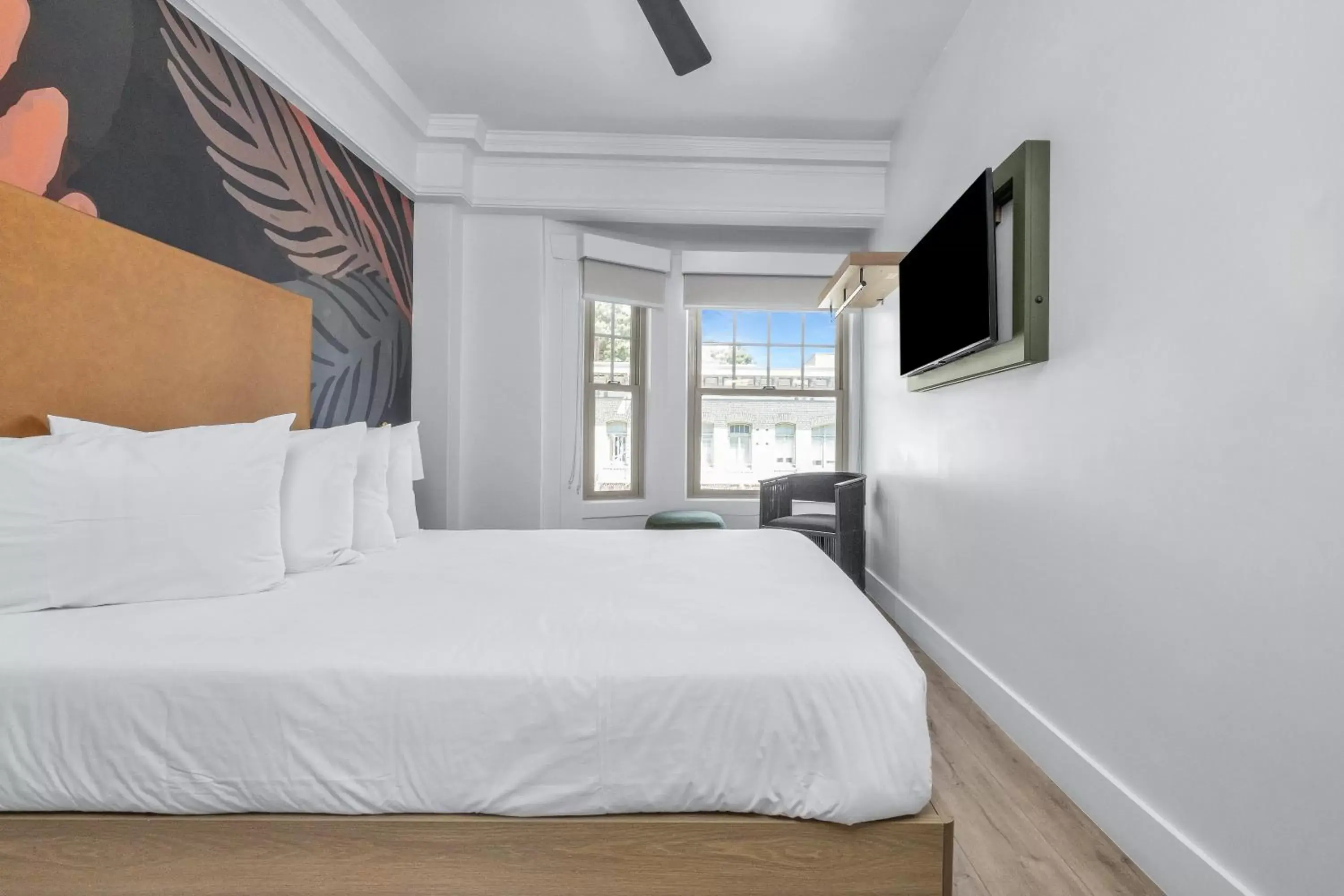 Deluxe Queen Room in Nob Hill Hotel Deluxe Queen Room in Nob Hill Hotel