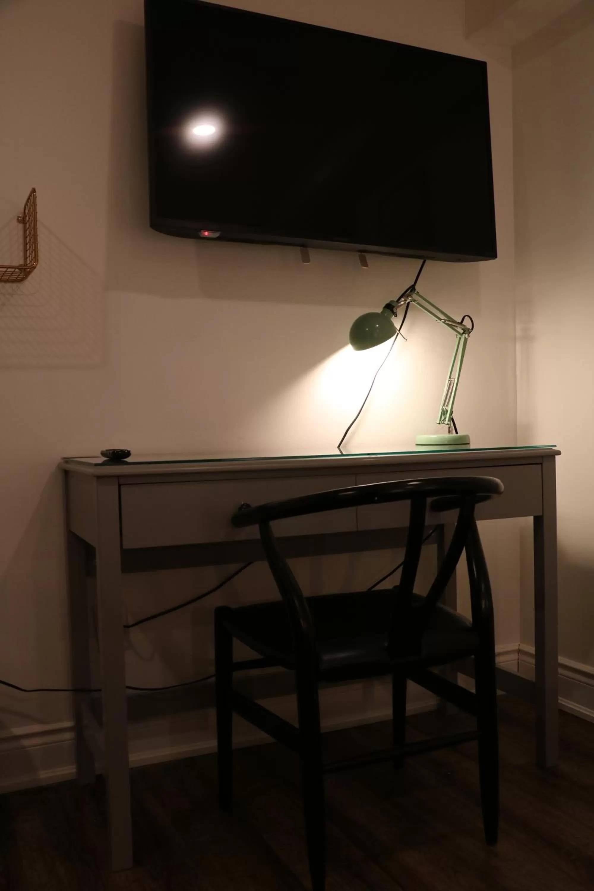 TV and multimedia, TV/Entertainment Center in Pembroke Inn