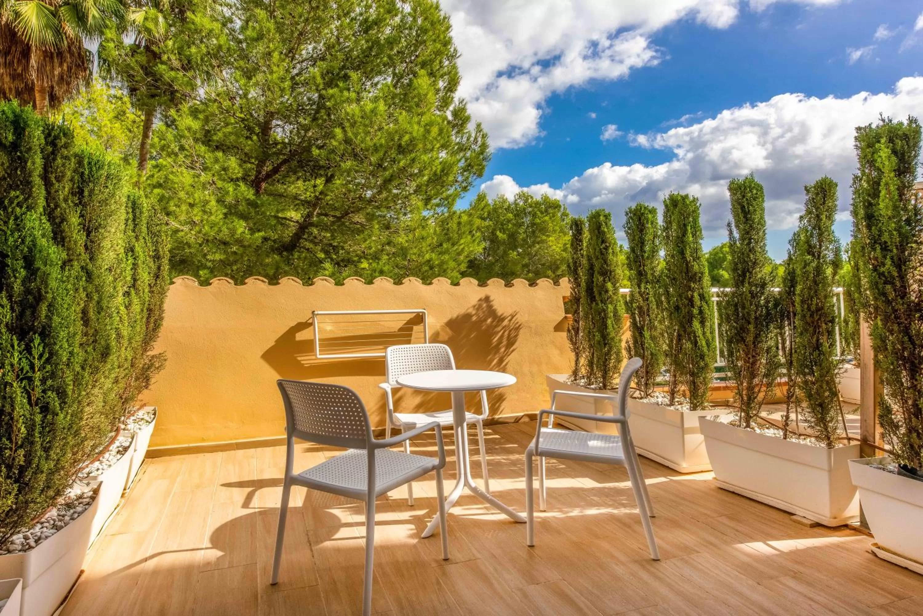 Patio in Valentin Park Club