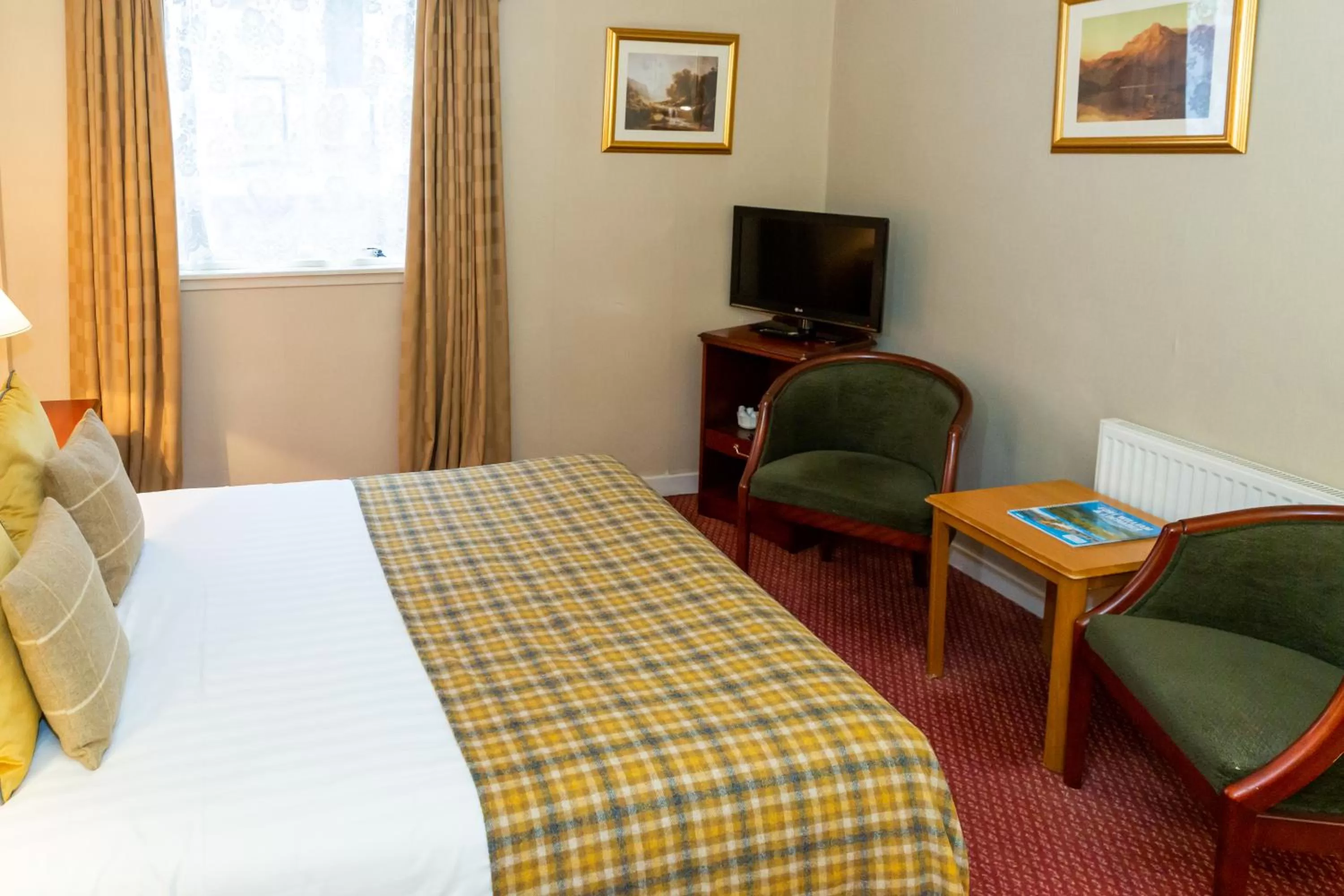 Bedroom, Bed in Alexandra Hotel