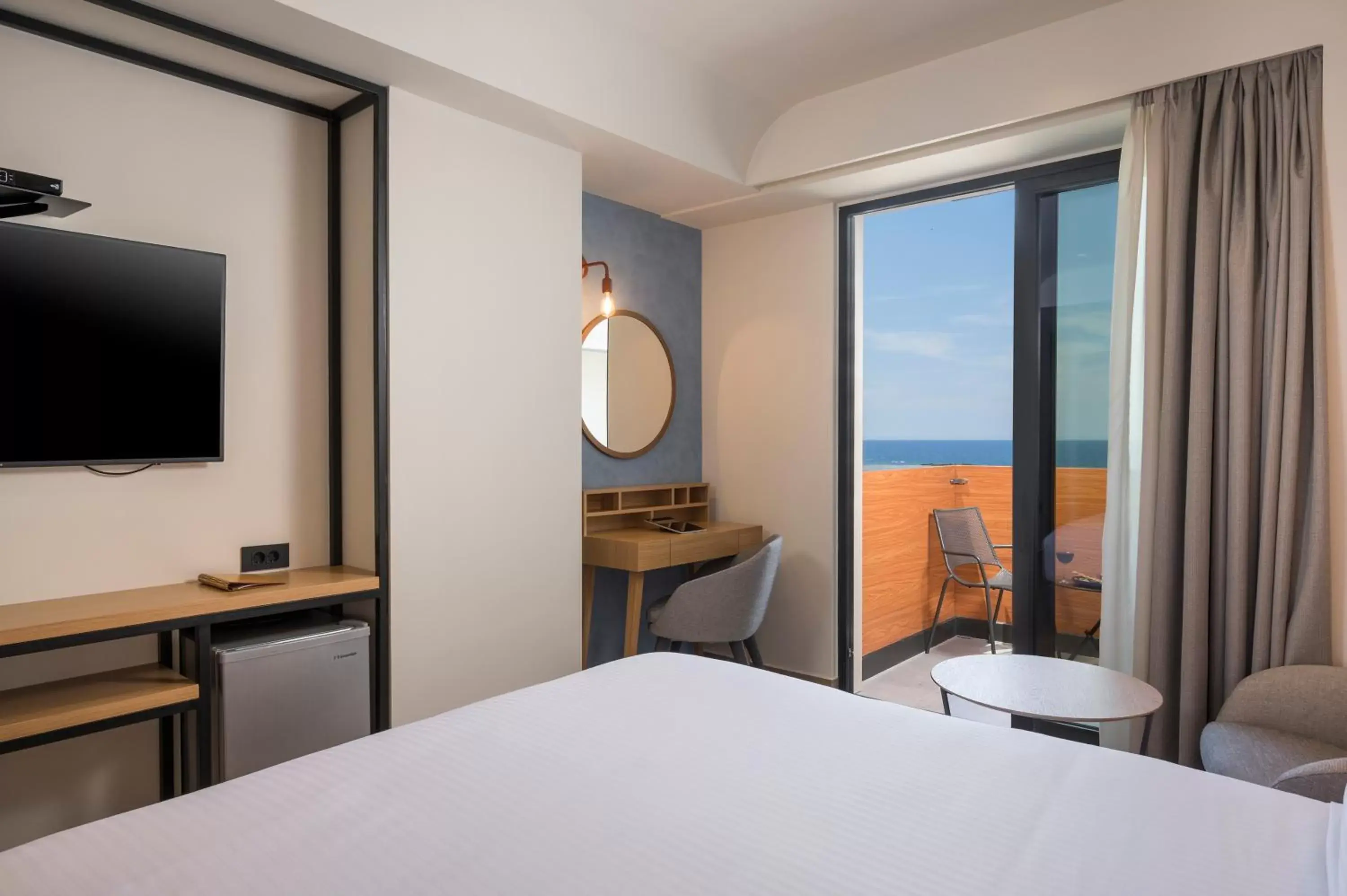 Double Room with Pool View in Hyperion City Hotel & Spa Double Room with Pool View in Hyperion City Hotel & Spa