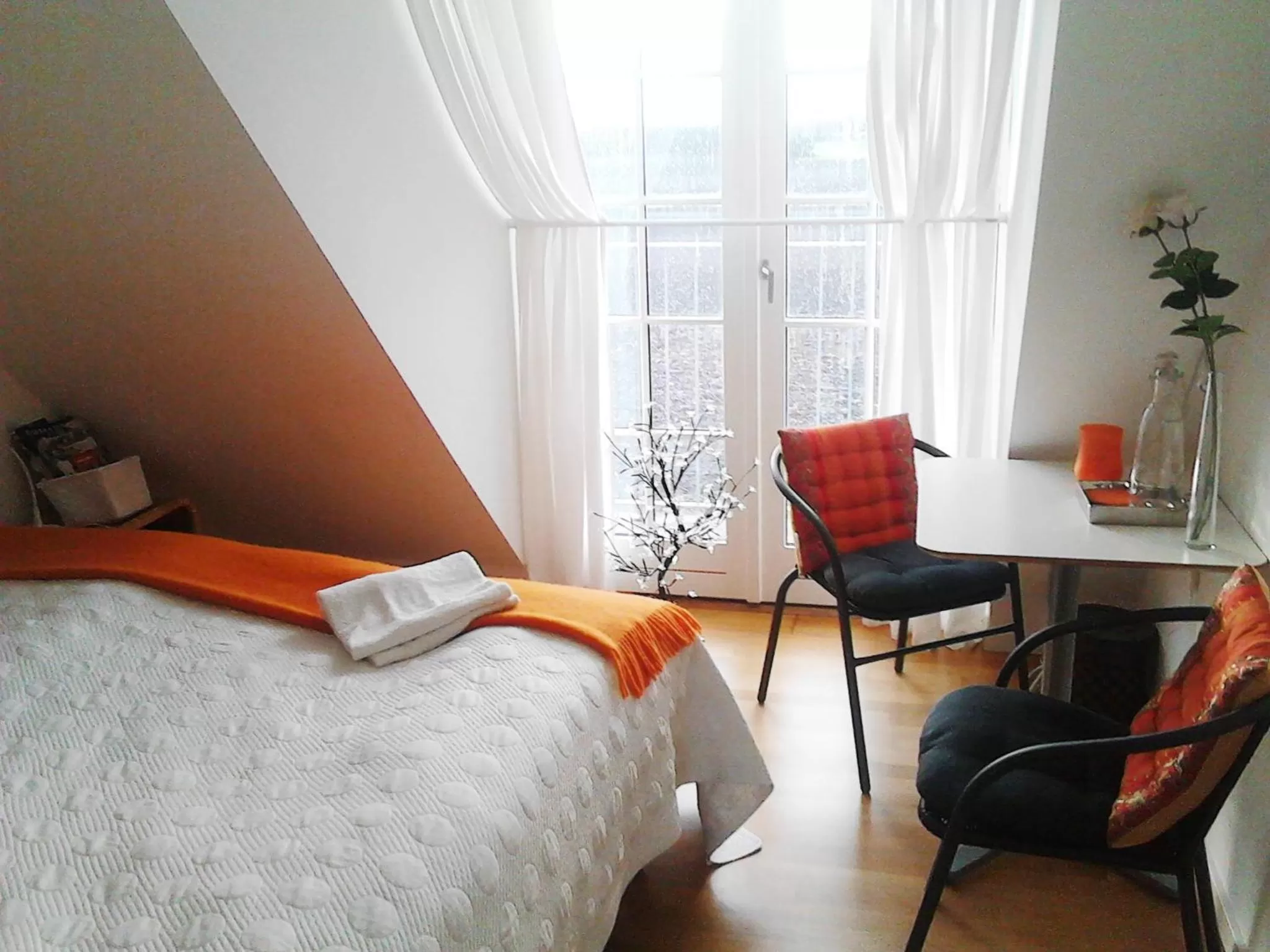 Seating area, Bed in Roskilde B&B