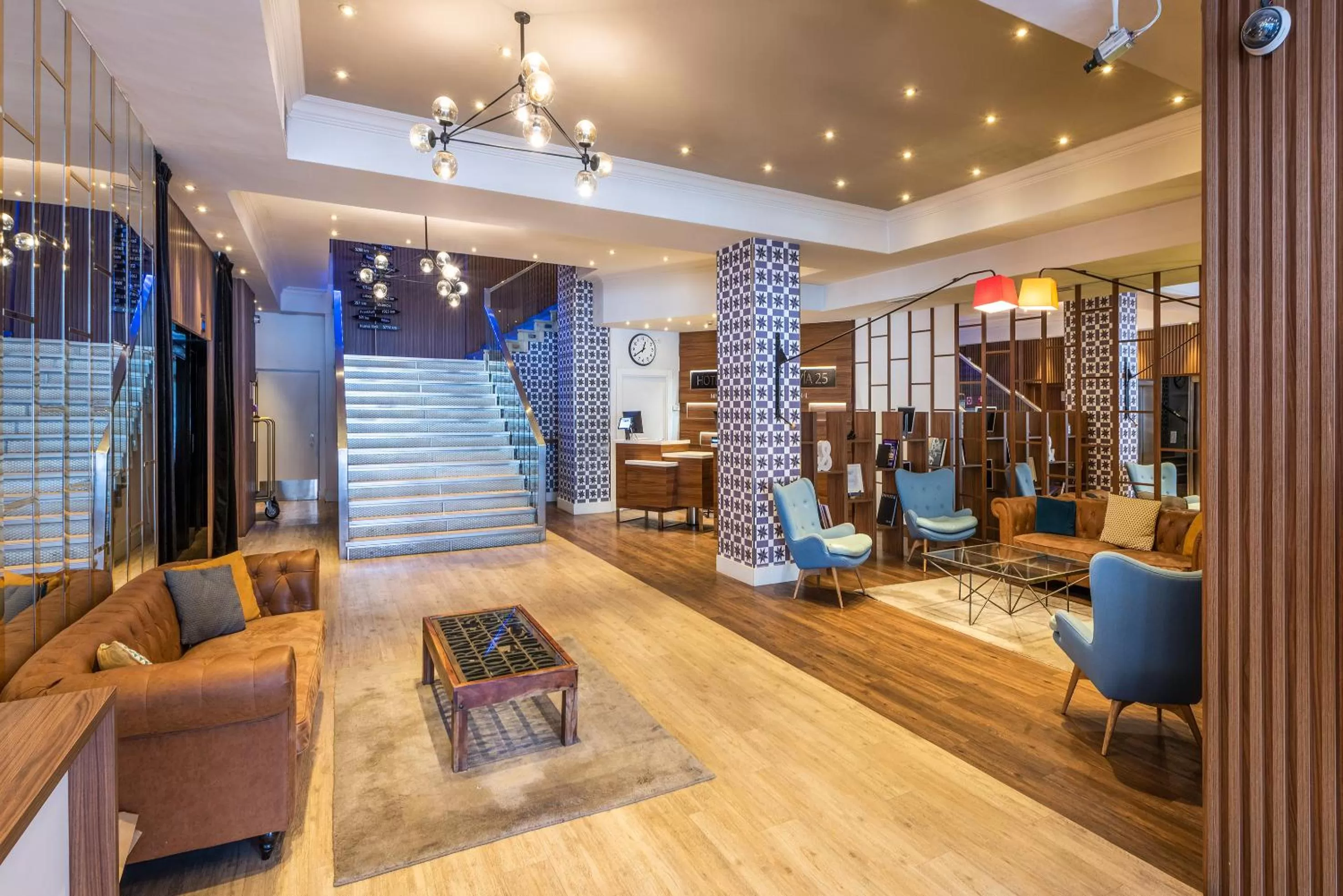 Living room in Hotel Madrid Gran Via 25, Affiliated by Meliá