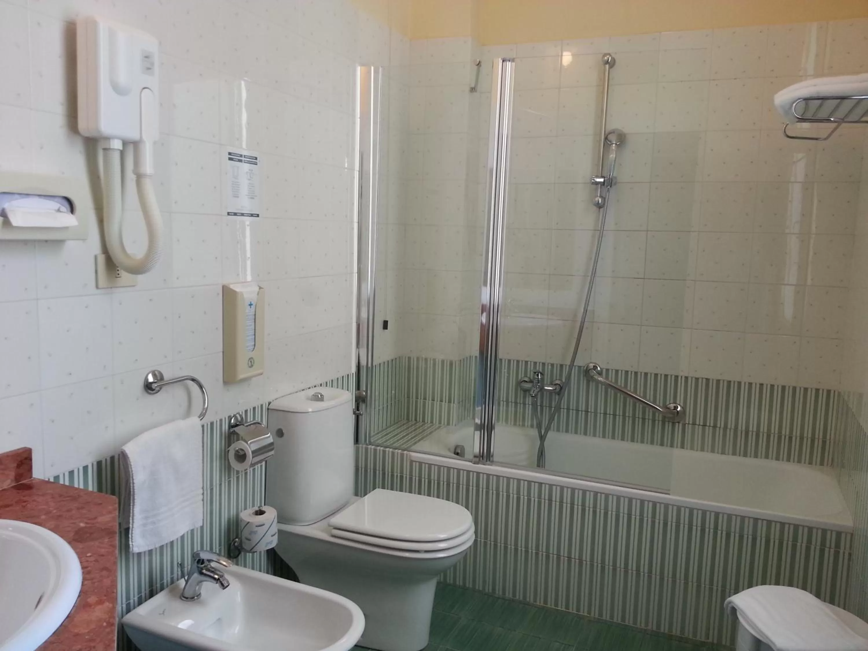 Shower in Hotel Minerva Palace