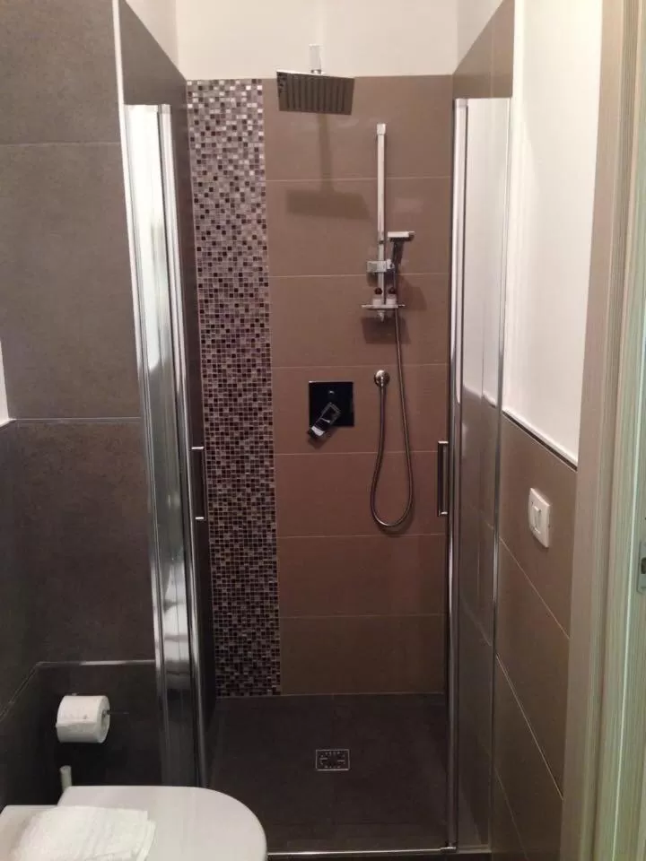 Shower in B&B A Due Passi