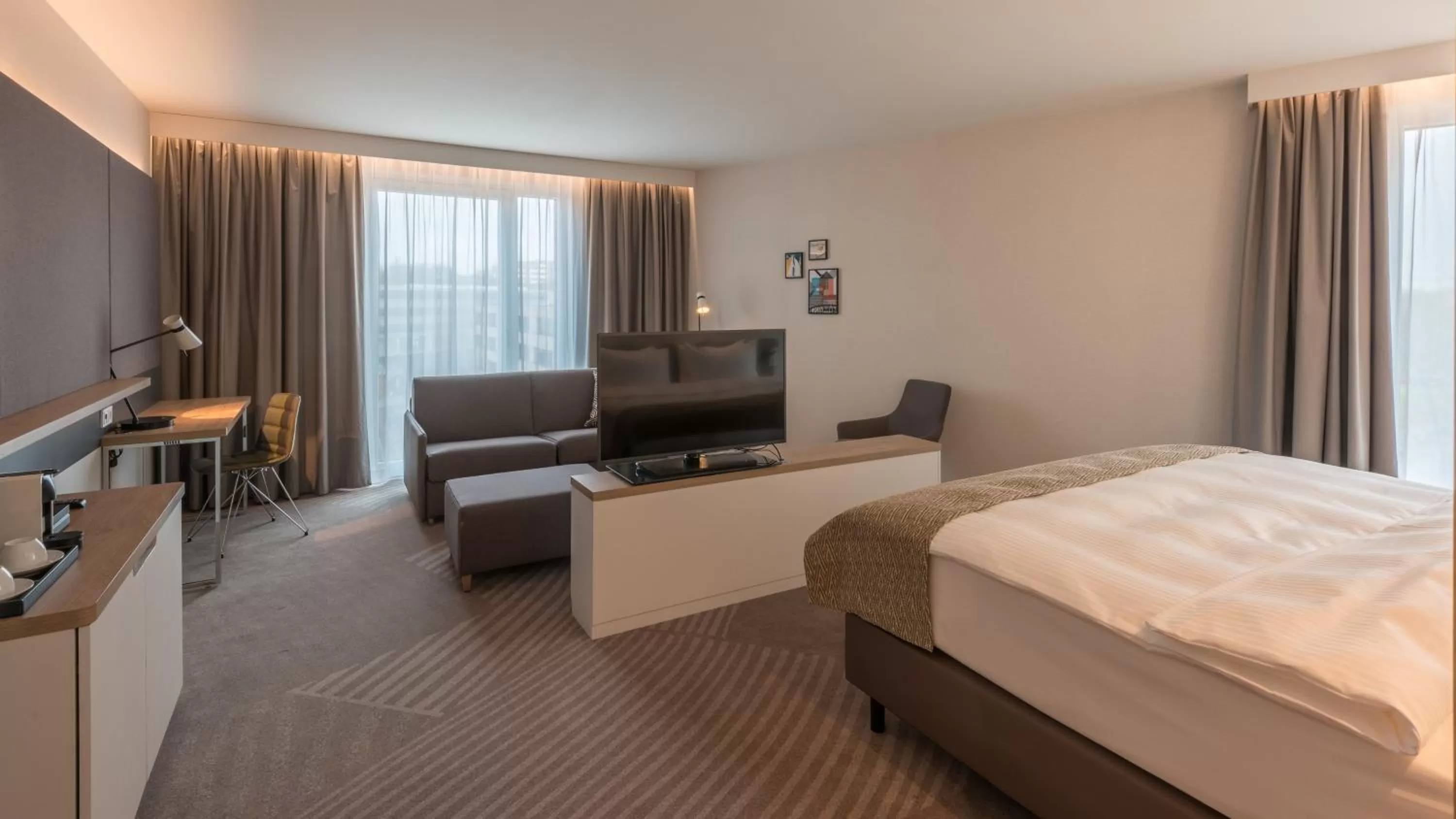Photo of the whole room, Bed in Holiday Inn - Hamburg - Berliner Tor by IHG
