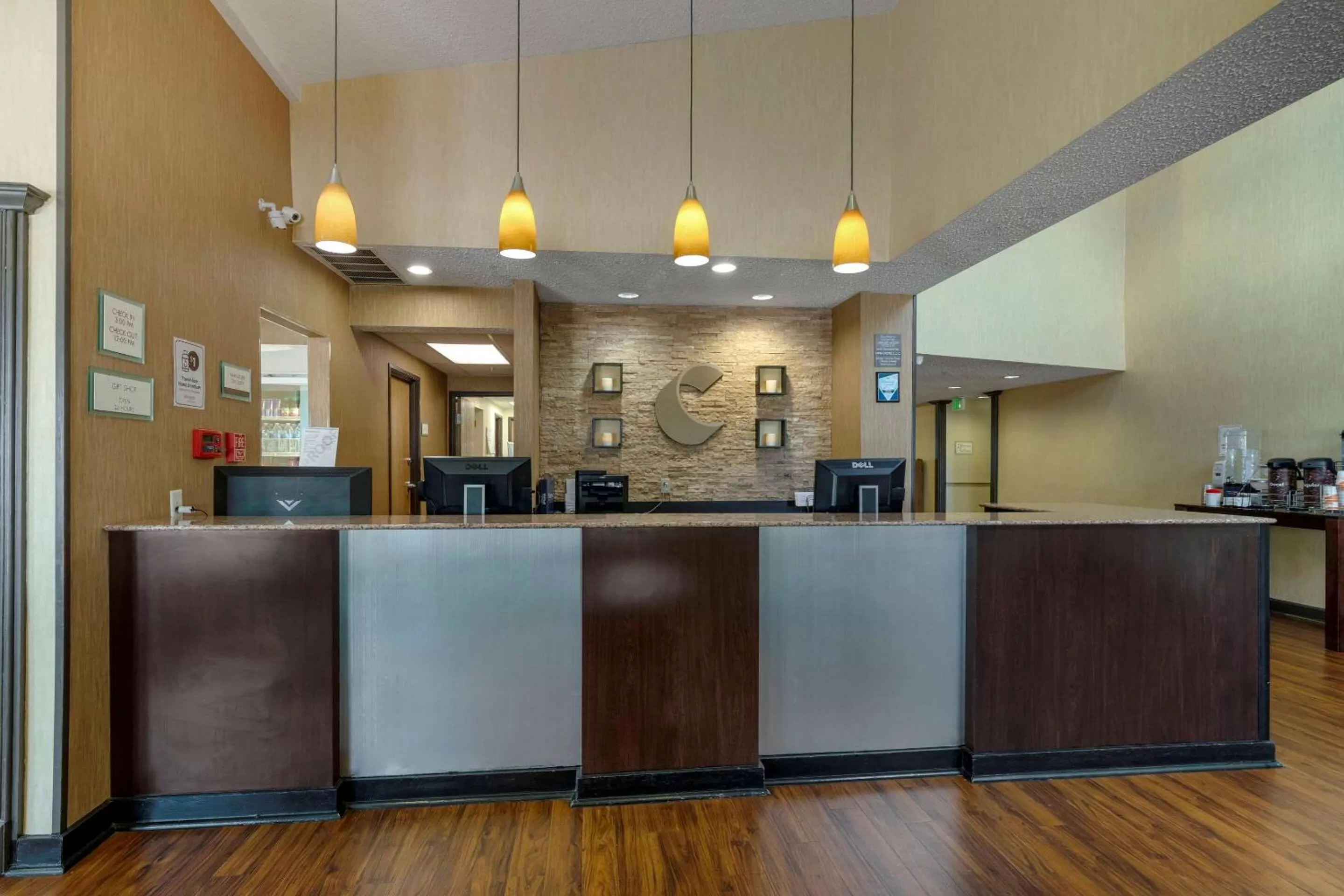 Lobby or reception in Comfort Suites DFW Airport