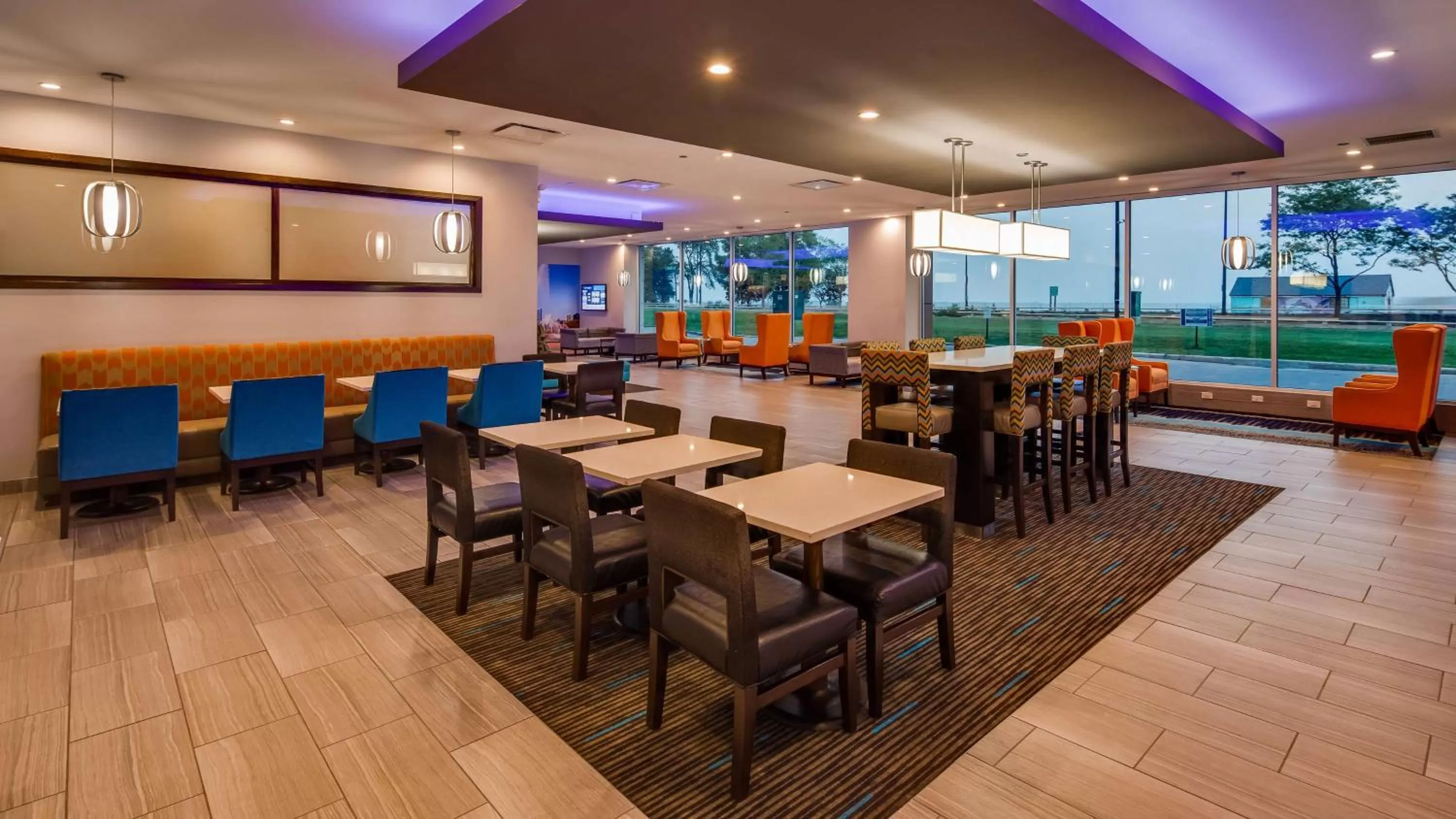 Breakfast, Restaurant/Places to Eat in Best Western Plus Hyde Park Chicago Hotel