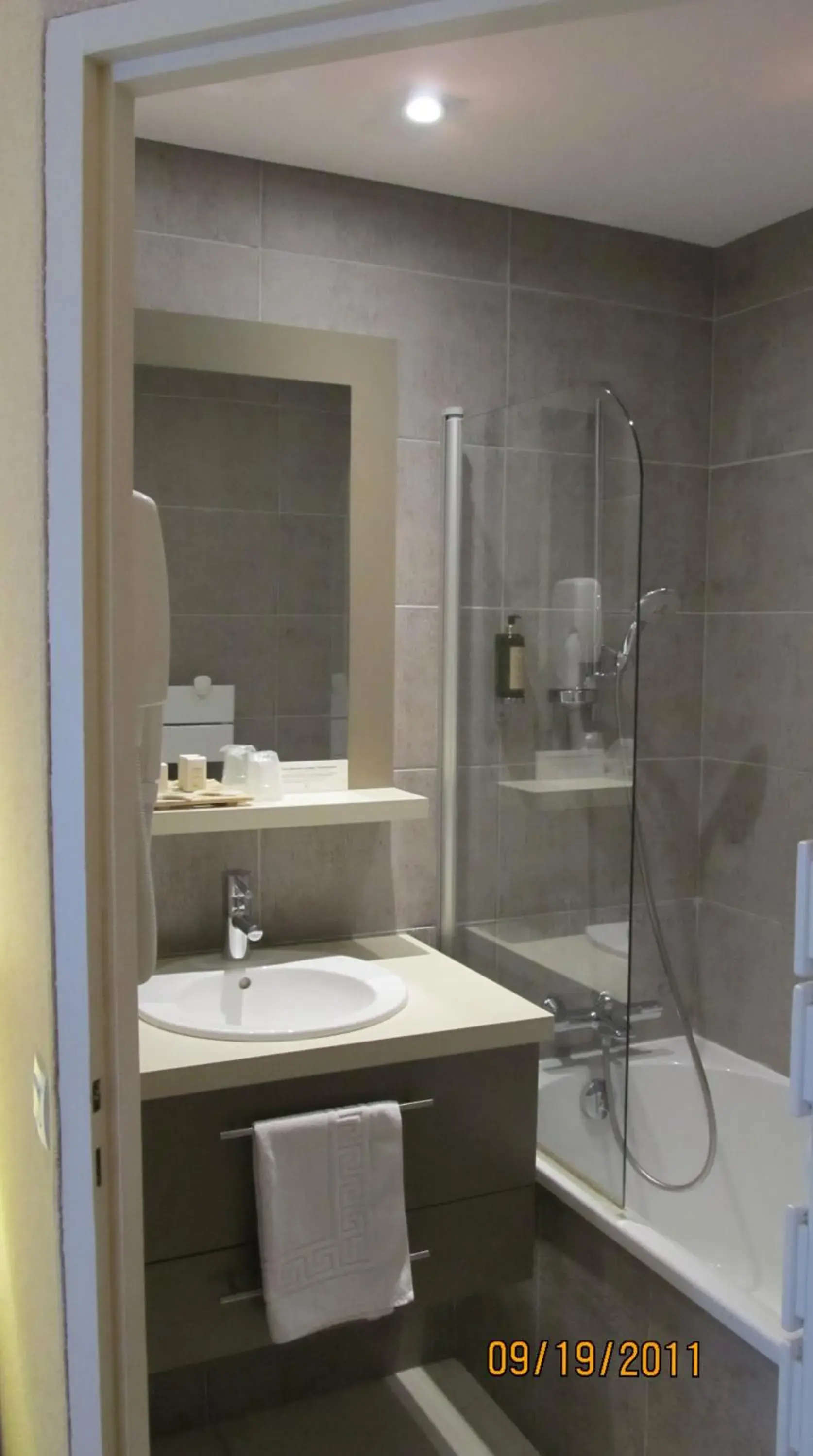 Deluxe Double Room with Lounge in Le Trophée By M Hôtel Spa Deluxe Double Room with Lounge in Le Trophée By M Hôtel Spa