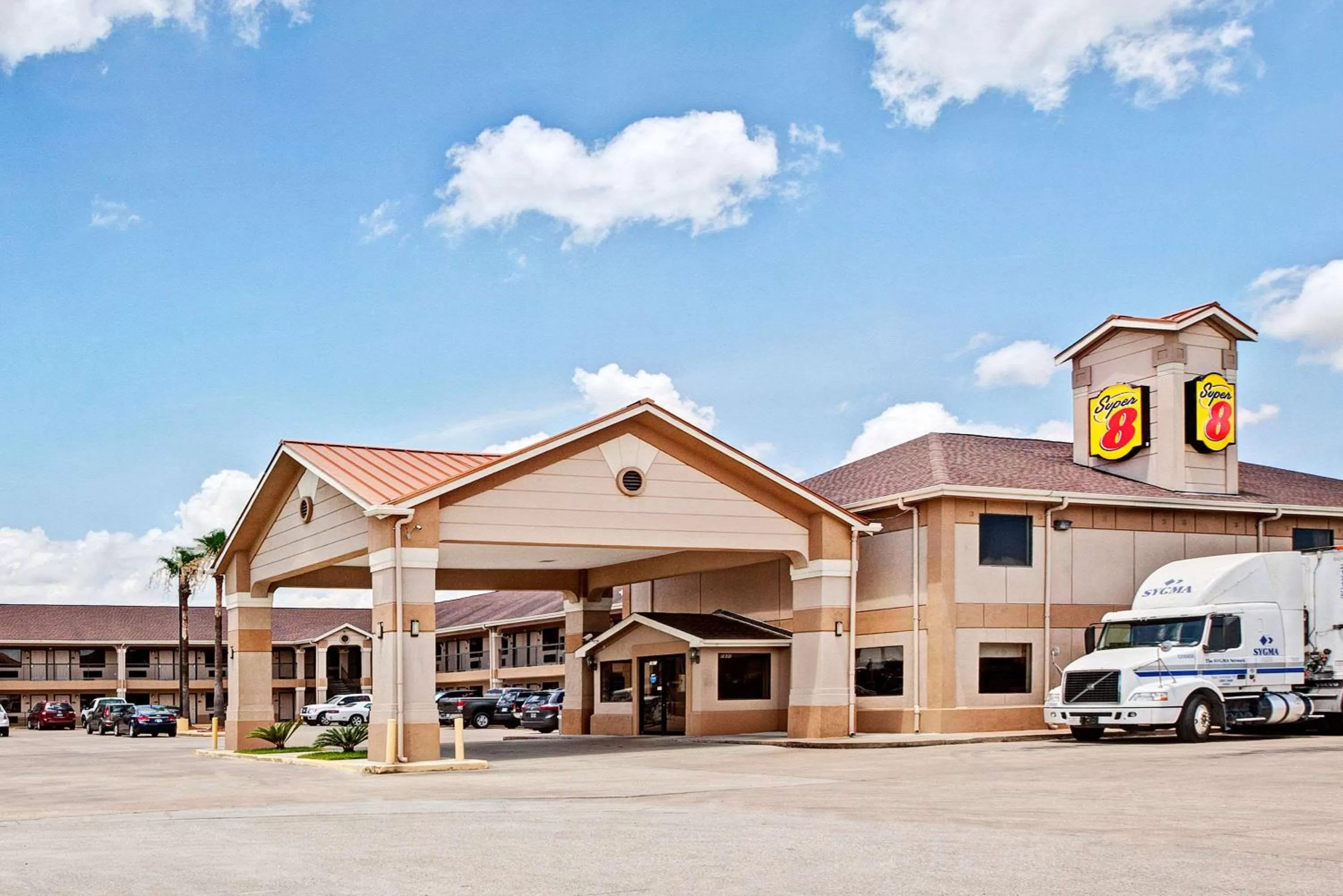 Property building in Super 8 by Wyndham Baytown I-10