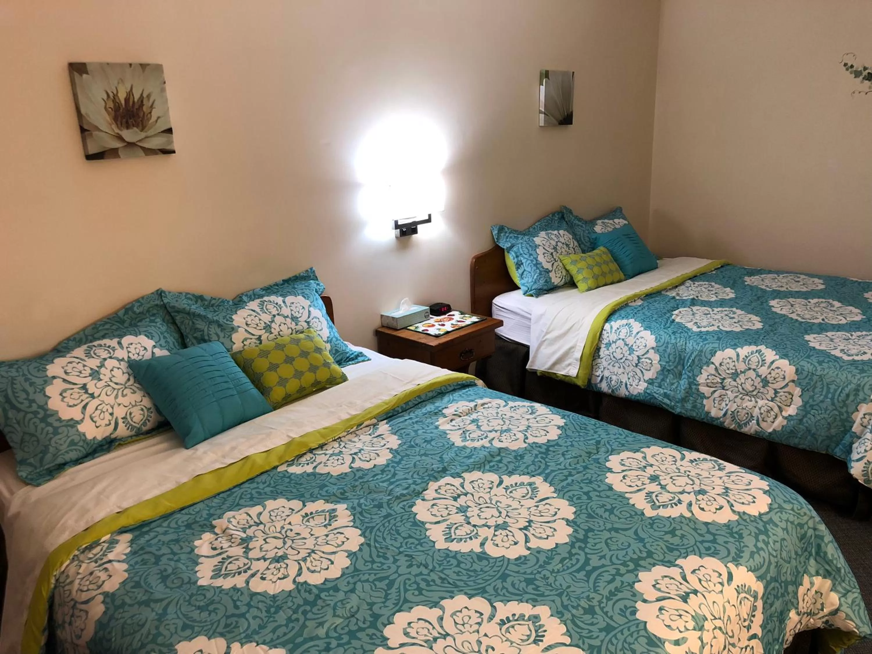 Bed in Chase Country Inn