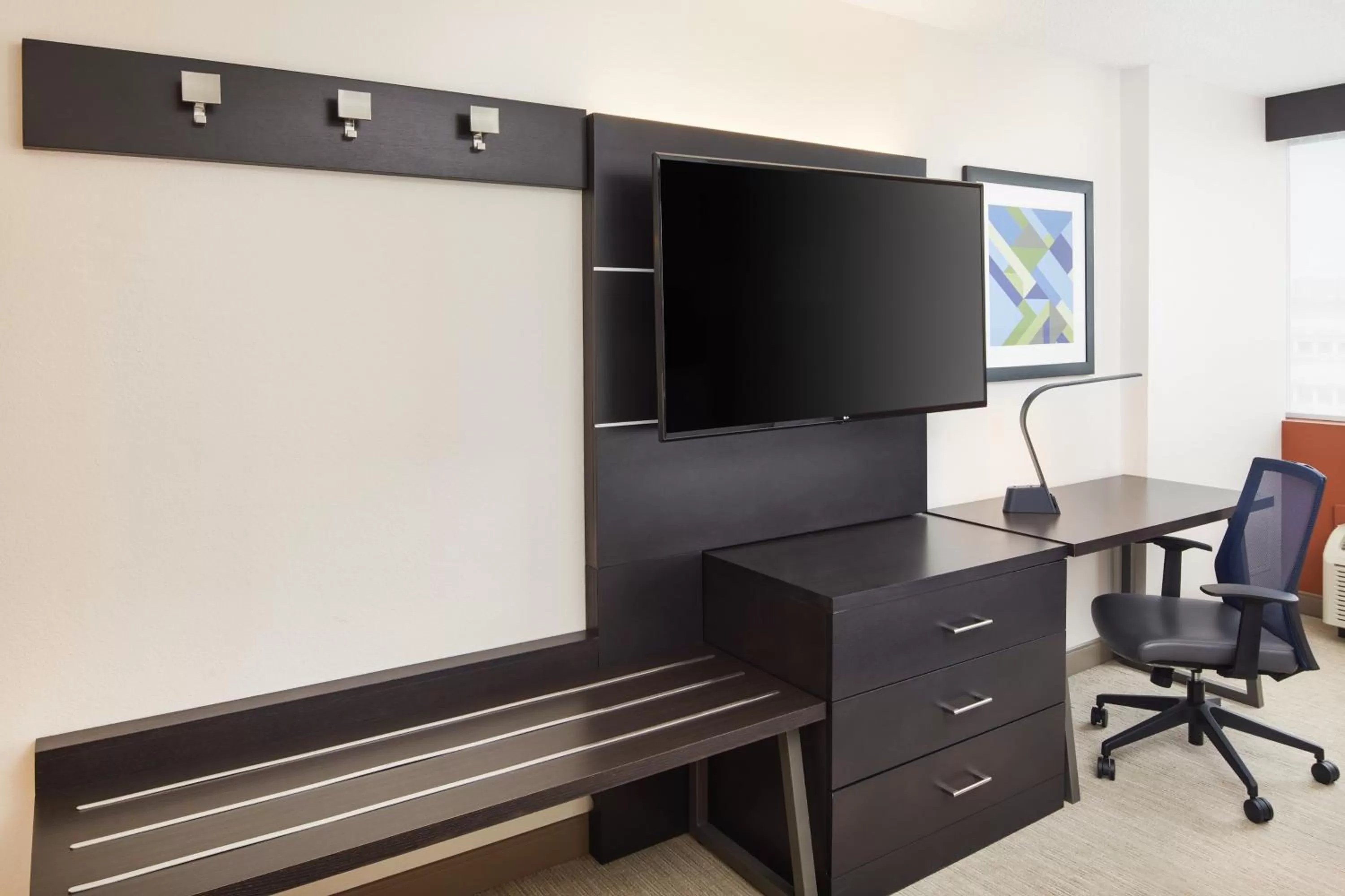 Photo of the whole room in Holiday Inn Express Richmond - Midtown by IHG