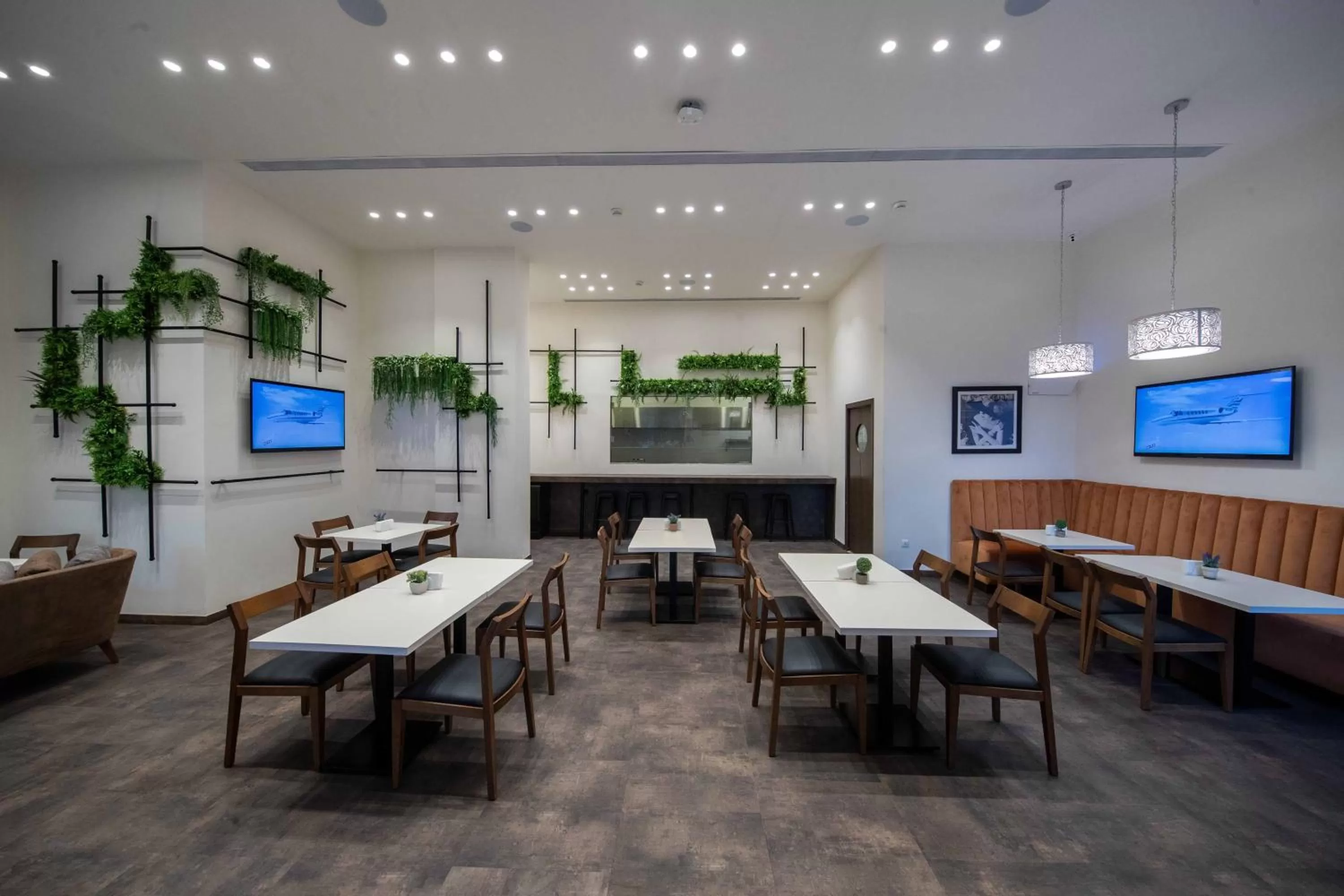 Restaurant/places to eat in Hotel De Ville