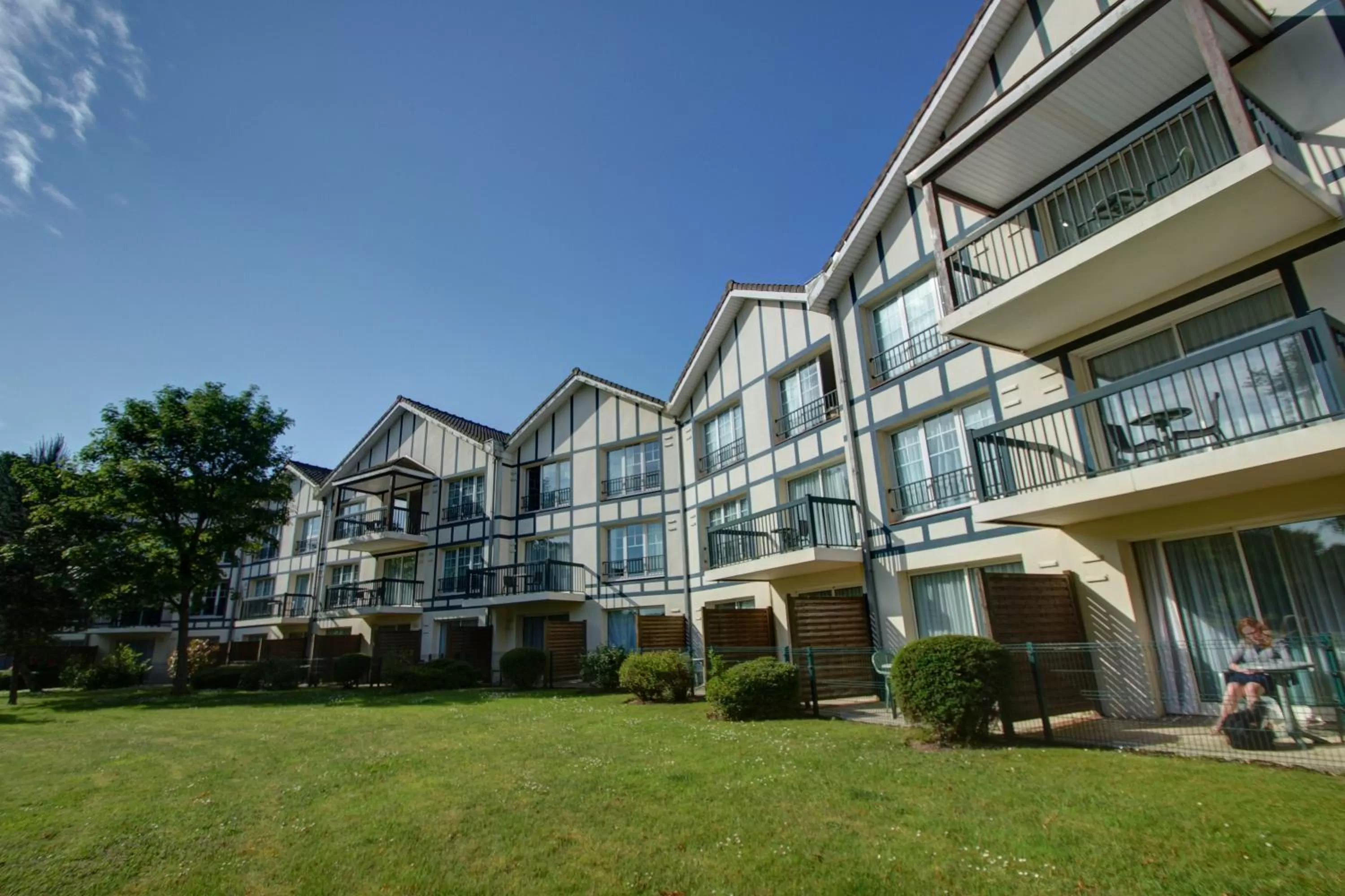 Facade/entrance in Hôtel du Parc