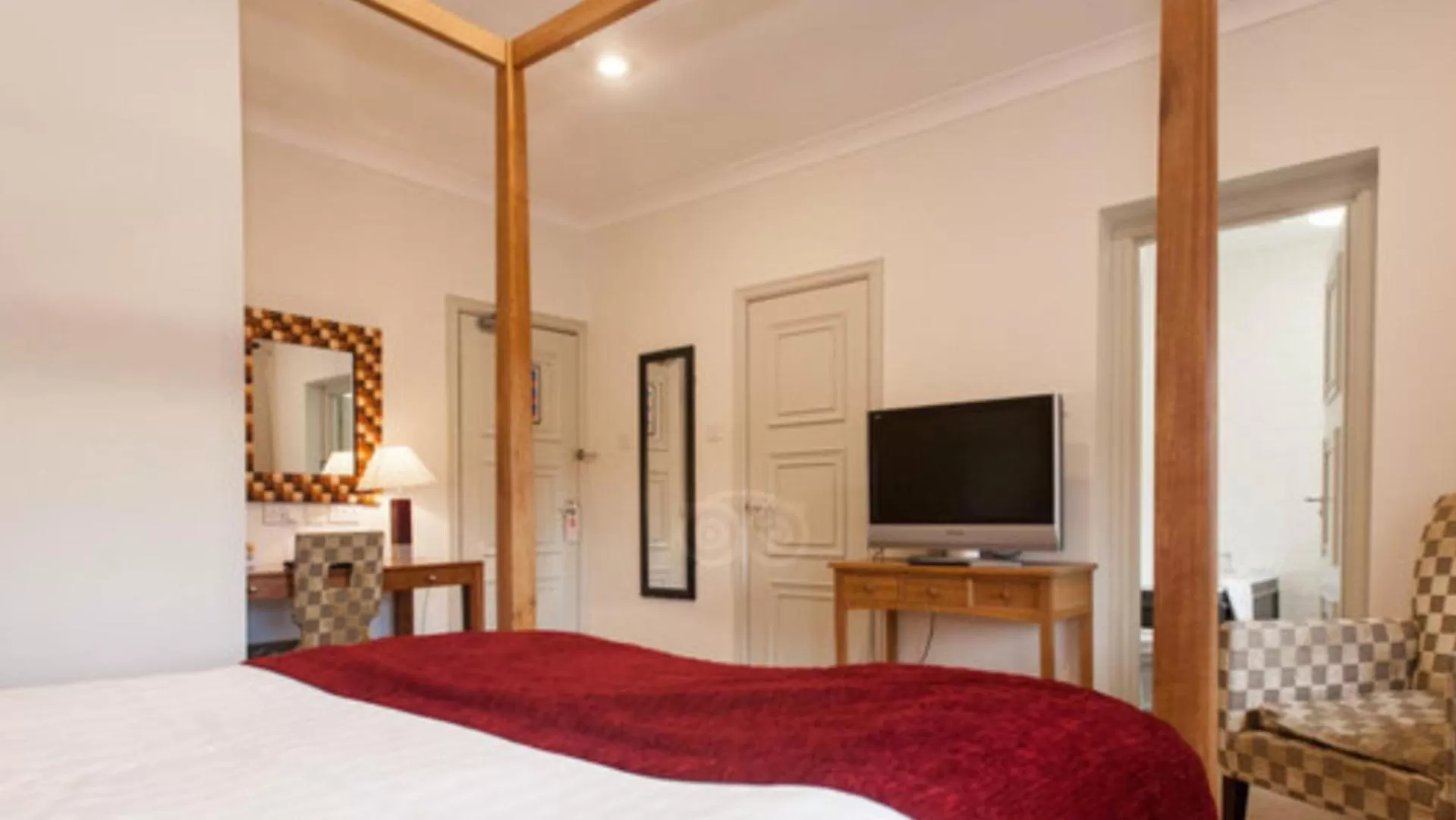 Bed in Honest Lawyer Hotel