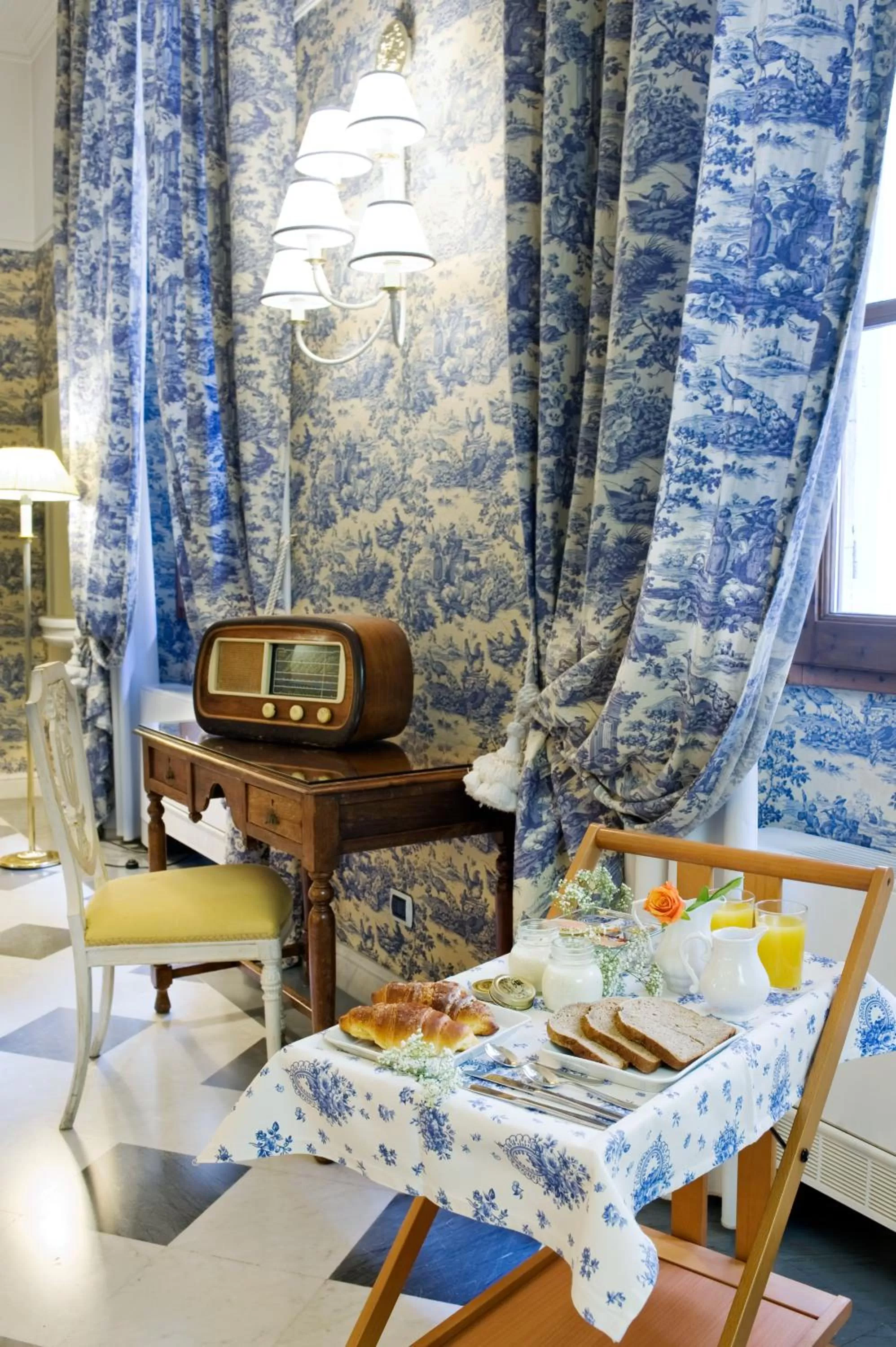 Decorative detail in Alloro B&B