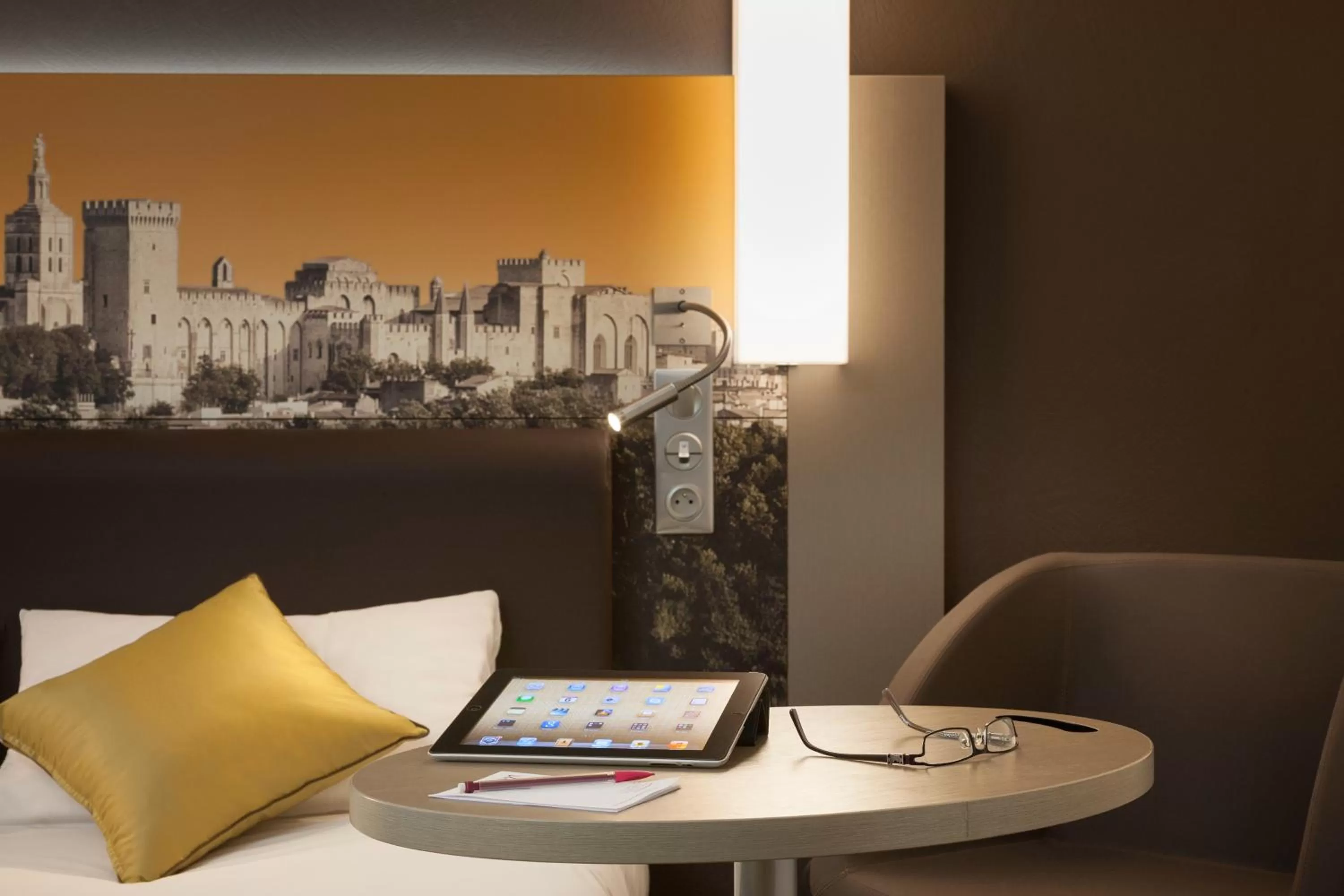 Bed in Mercure Avignon Centre Palais des Papes