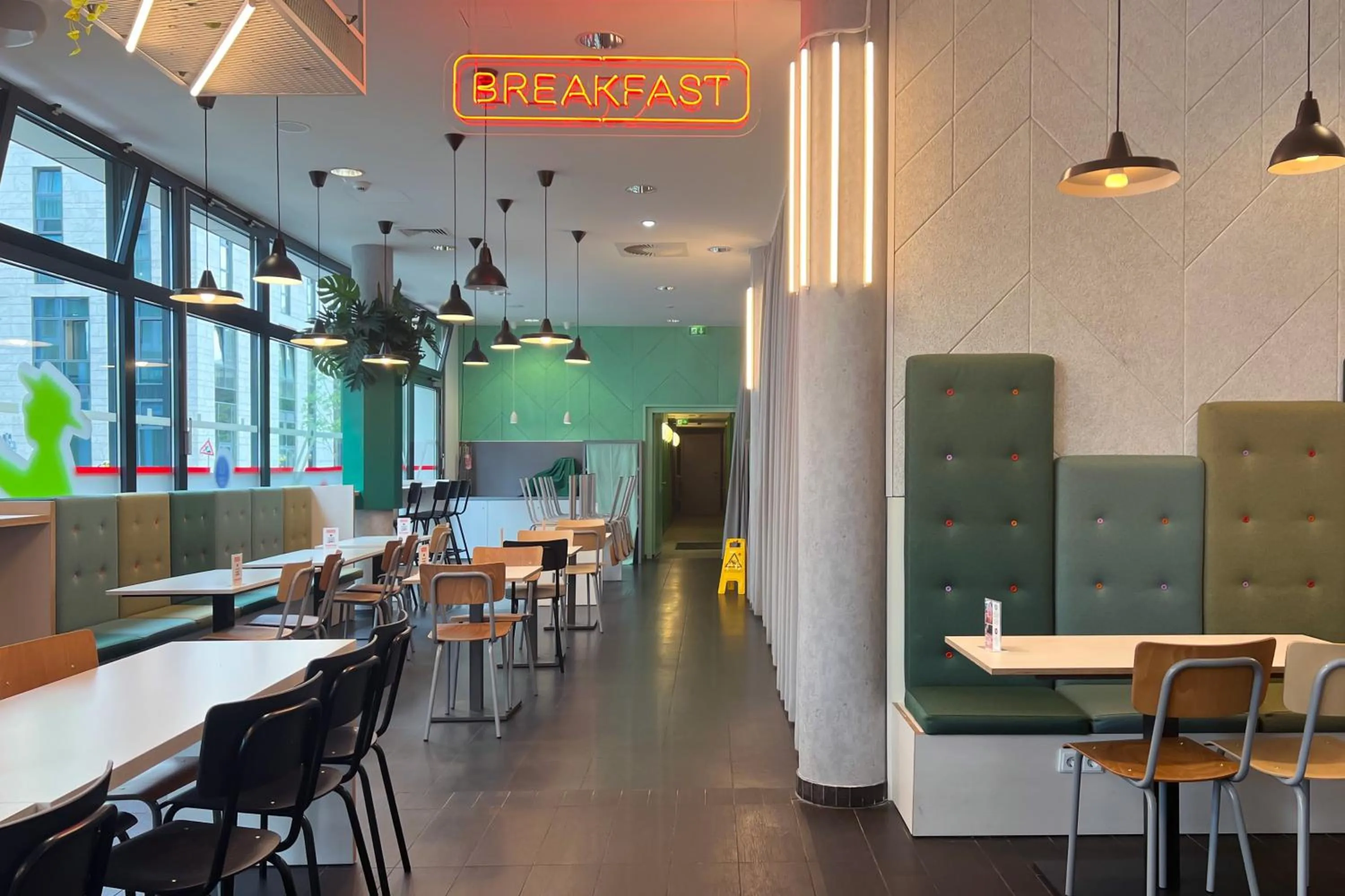 Lobby or reception in MEININGER Hotel Berlin Hauptbahnhof