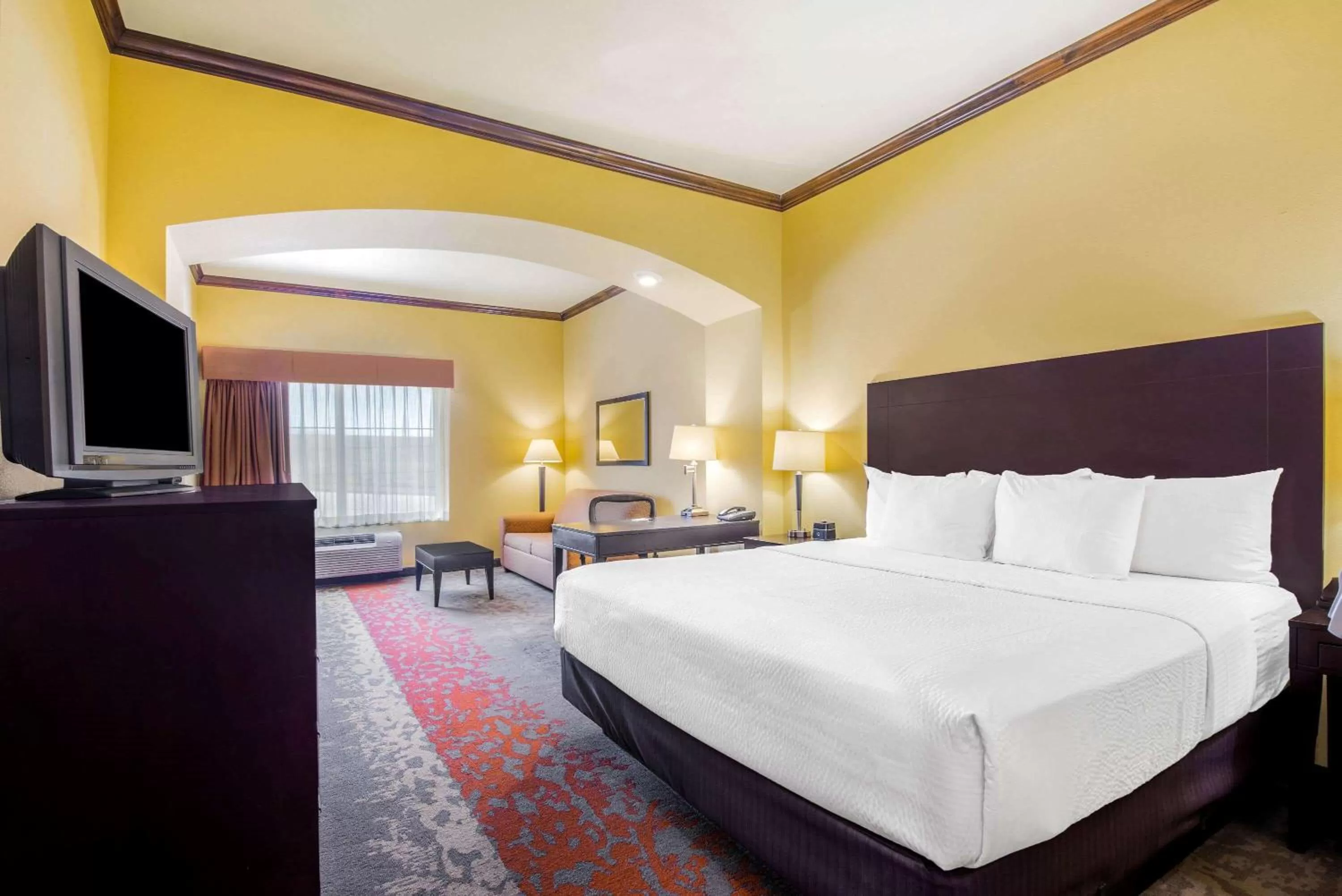 Photo of the whole room, Bed in La Quinta by Wyndham Eastland