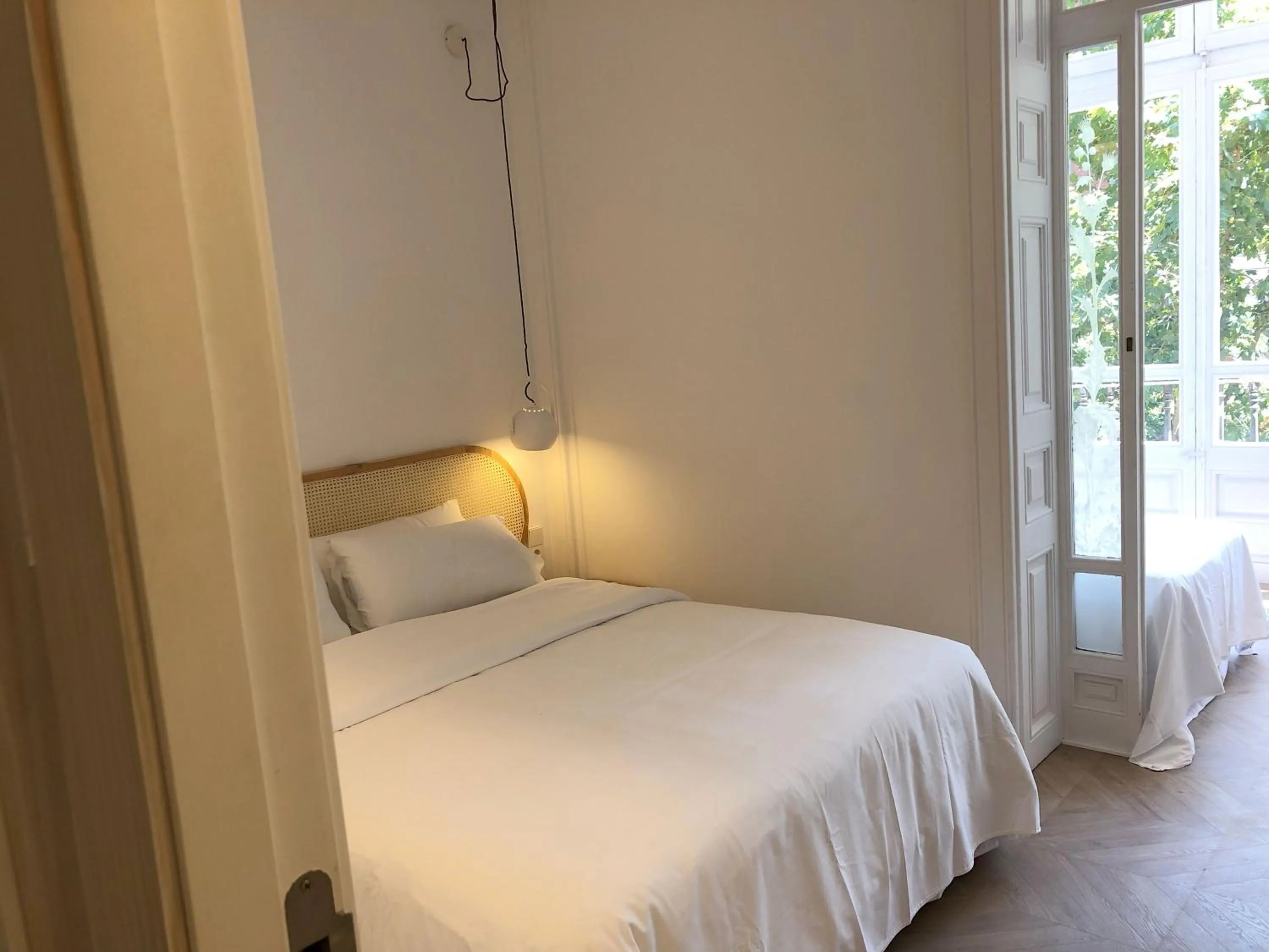 Photo of the whole room, Bed in The MO House