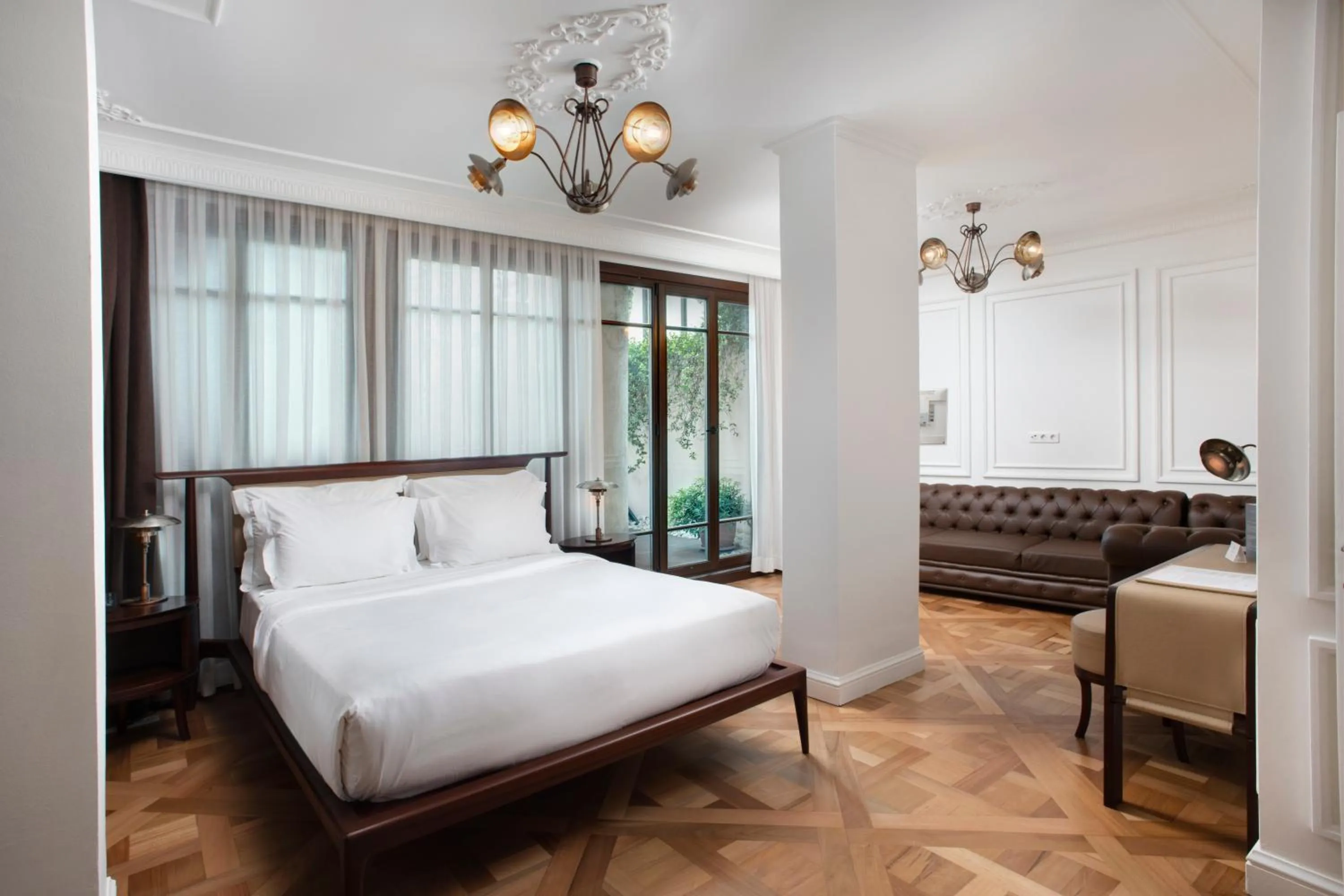 Bed in Georges Hotel Galata