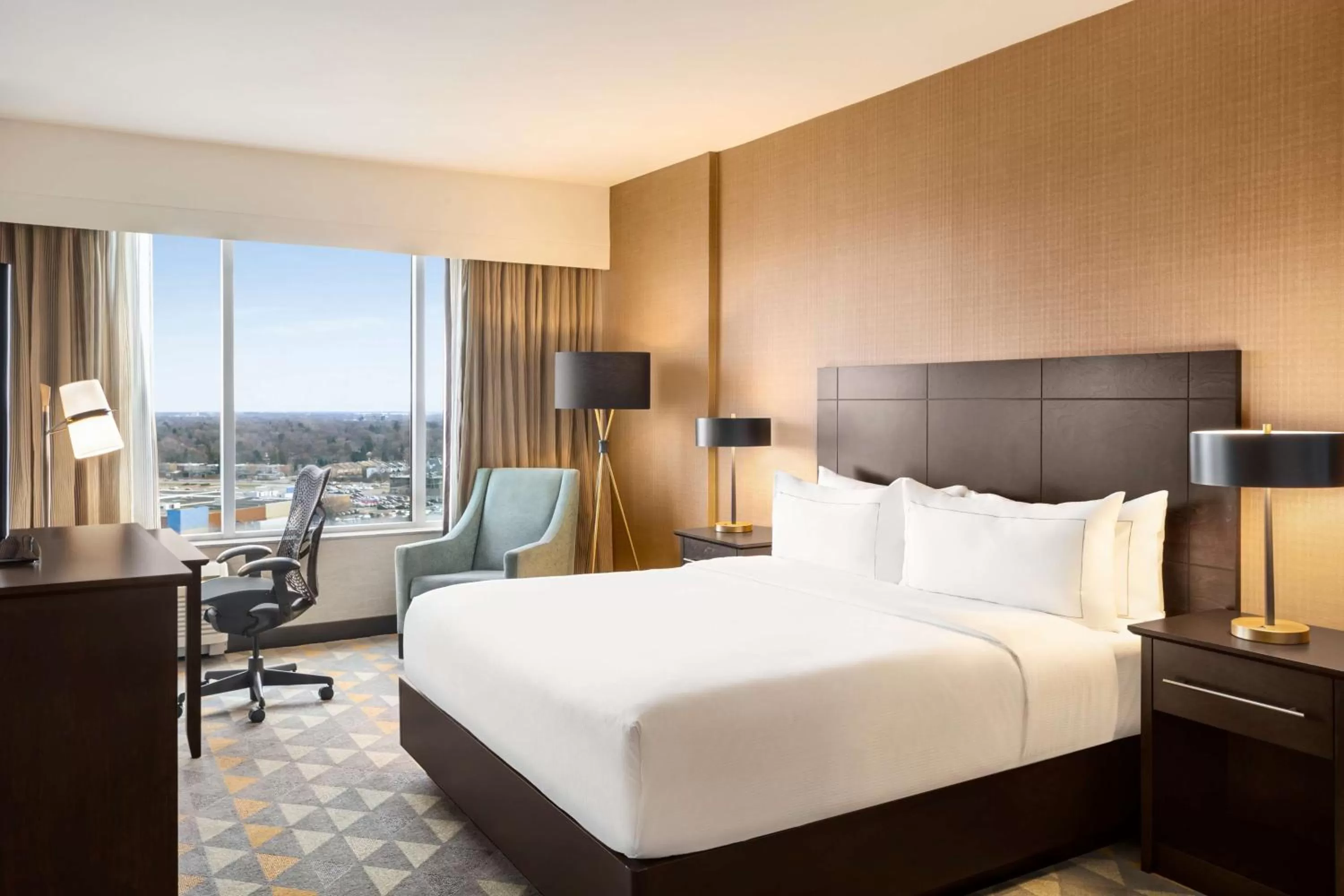 Bedroom, Bed in Doubletree By Hilton Pointe Claire Montreal Airport West