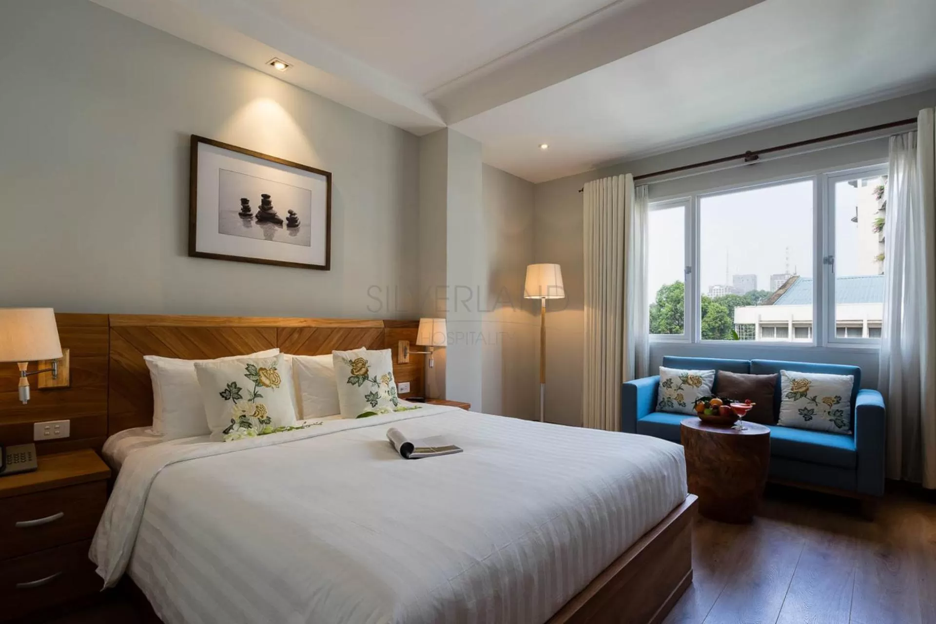 View (from property/room), Bed in Silverland Yen Hotel