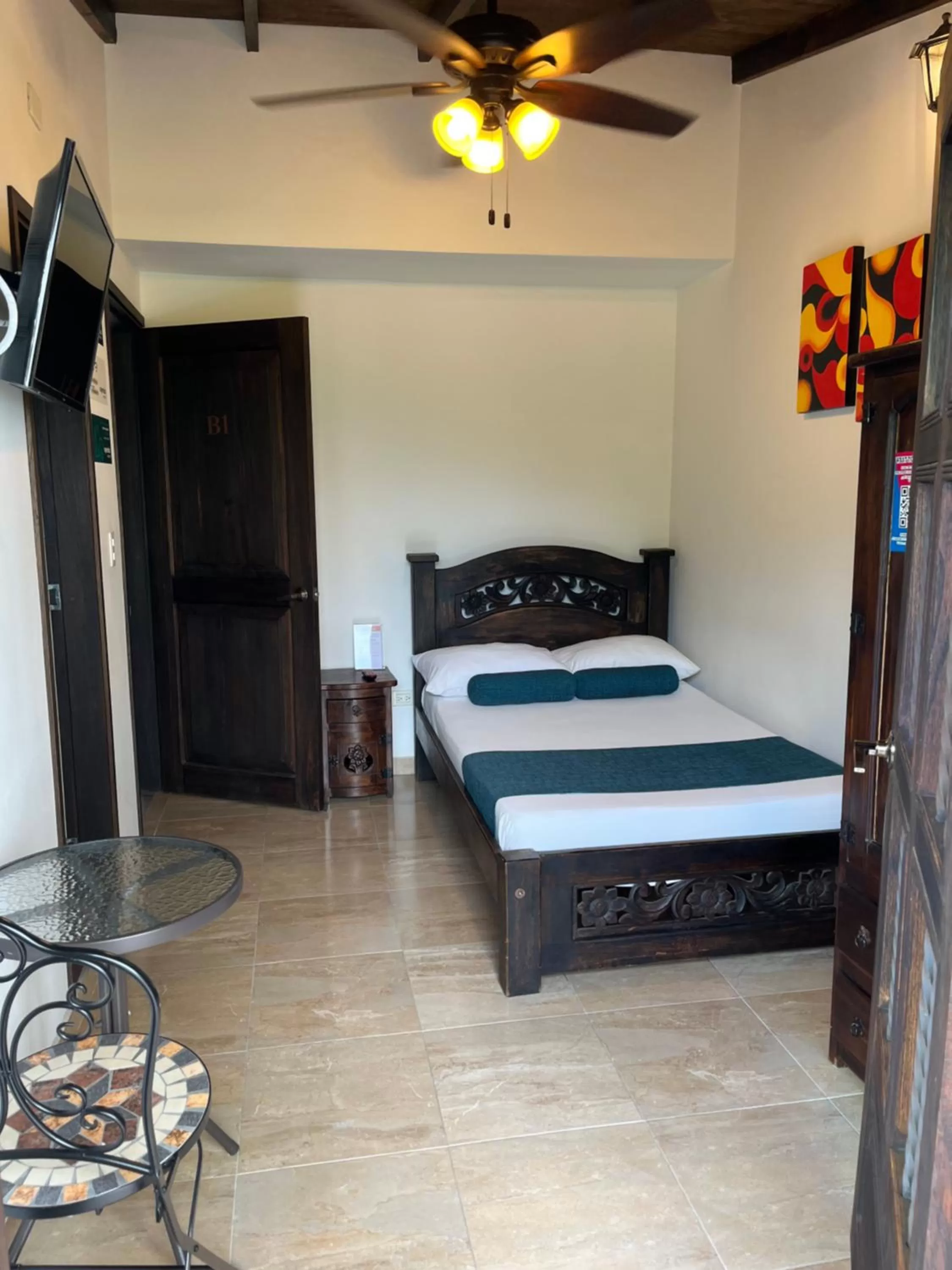 Photo of the whole room, Bed in Santiago DC Hotel