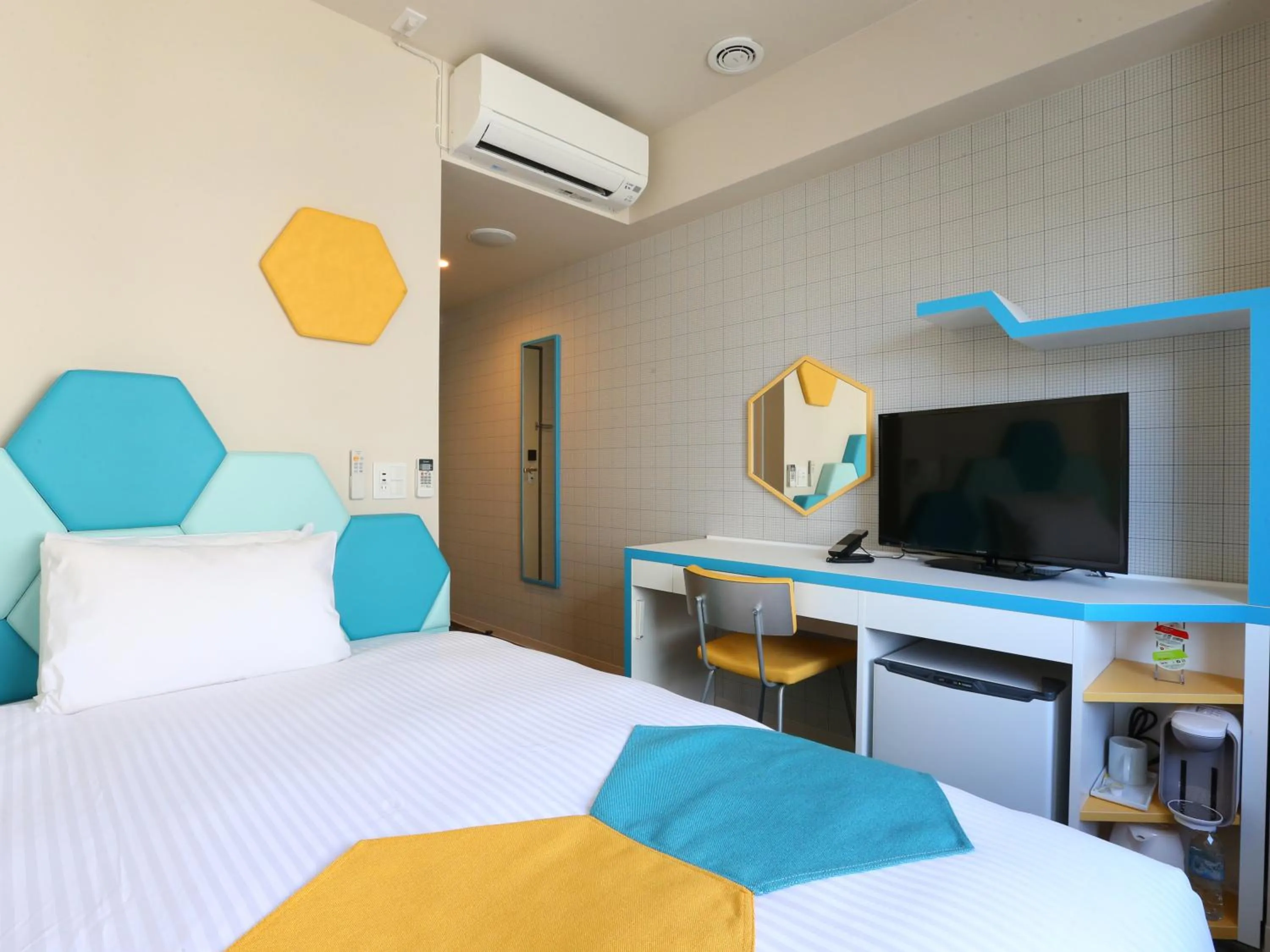 TV and multimedia, Bed in KOKO HOTEL Higashiosaka - formerly Hotel Wing International Select Higashi Osaka