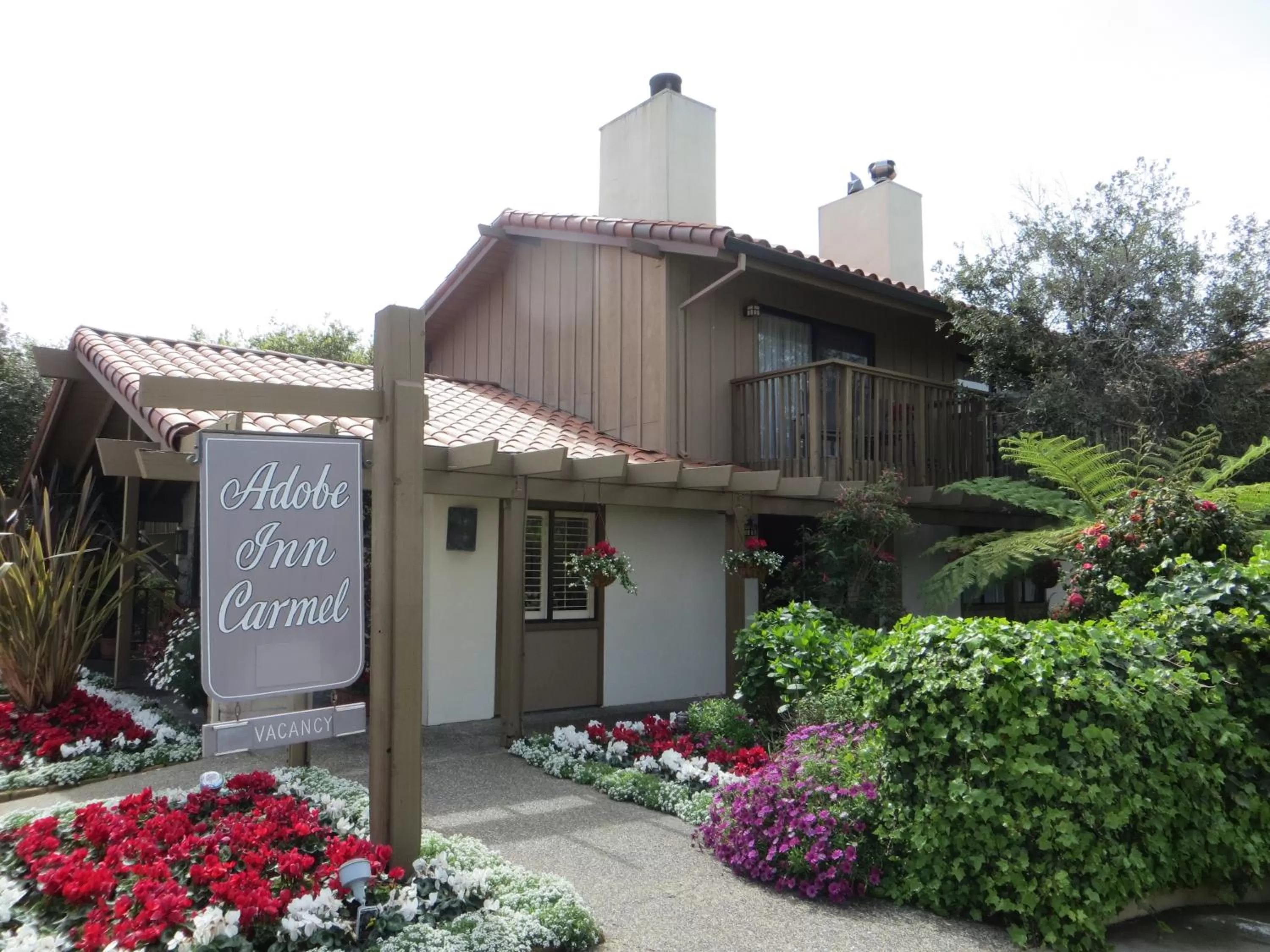 Facade/entrance in Adobe Inn