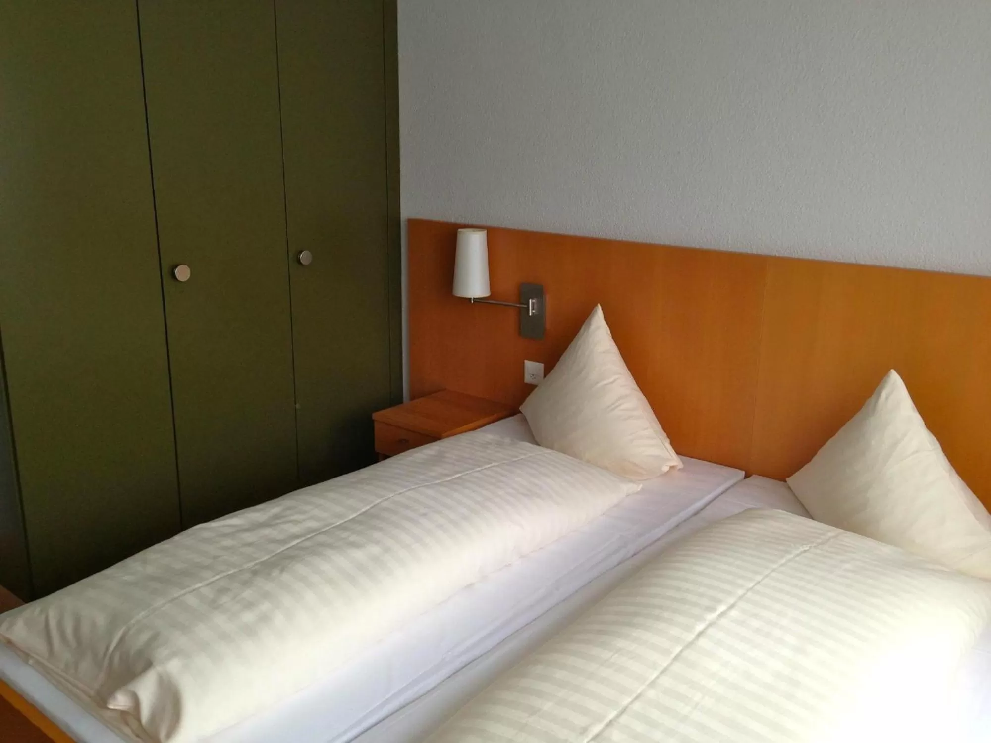 Bed in Hotel Sherlock Holmes & Khana Restaurant "nur 200 m zur Gondelbahn Hasliberg"