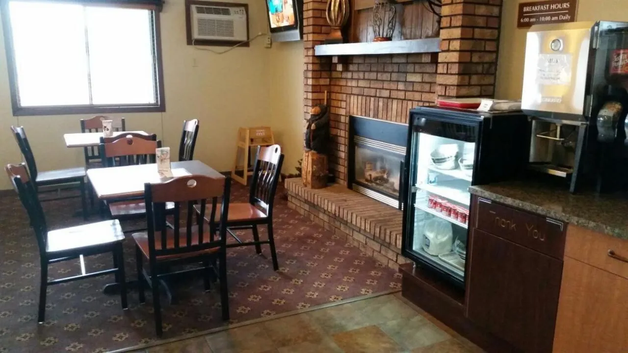 Restaurant/places to eat in AmericInn by Wyndham Forest Lake