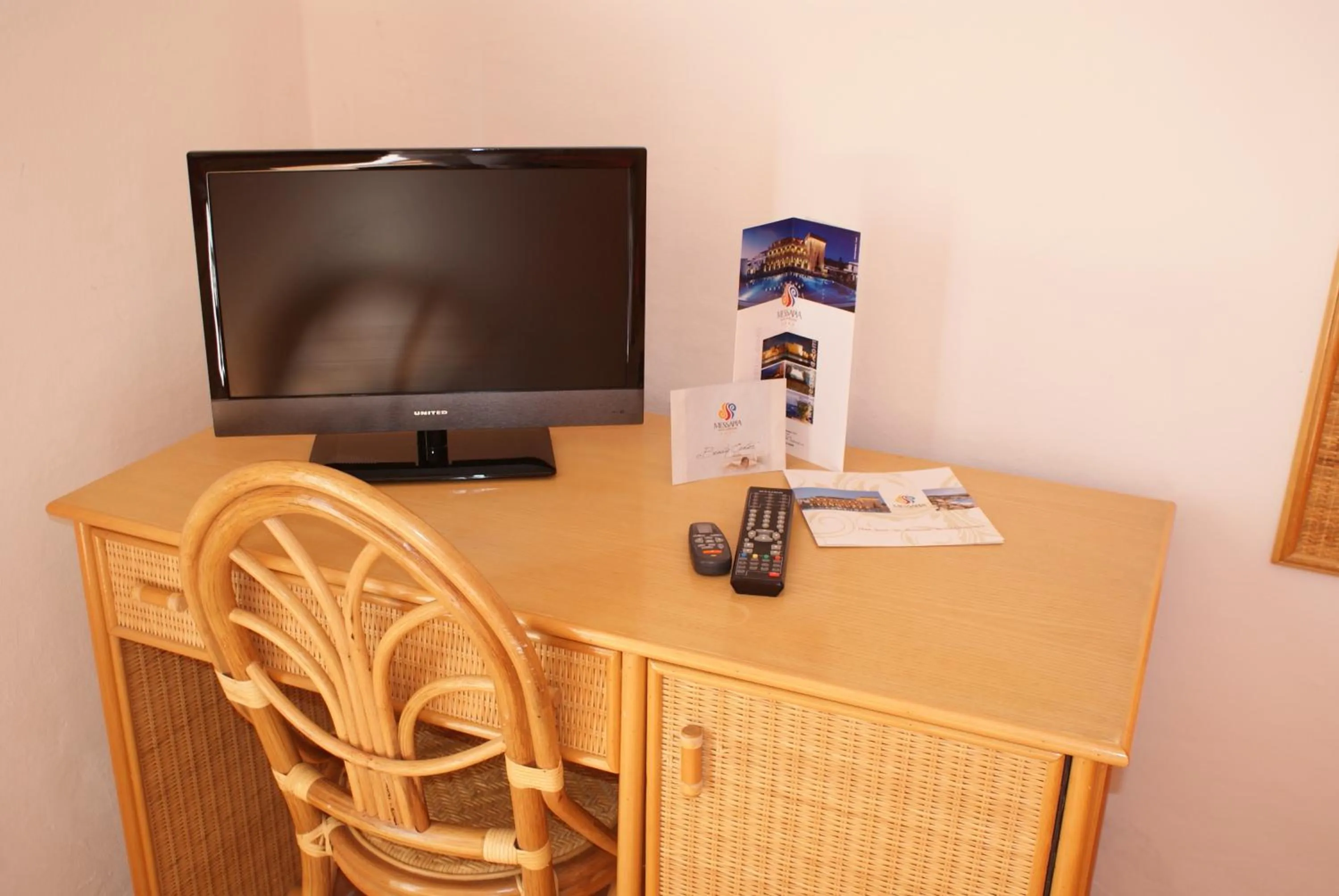 TV and multimedia in Messapia Hotel 2