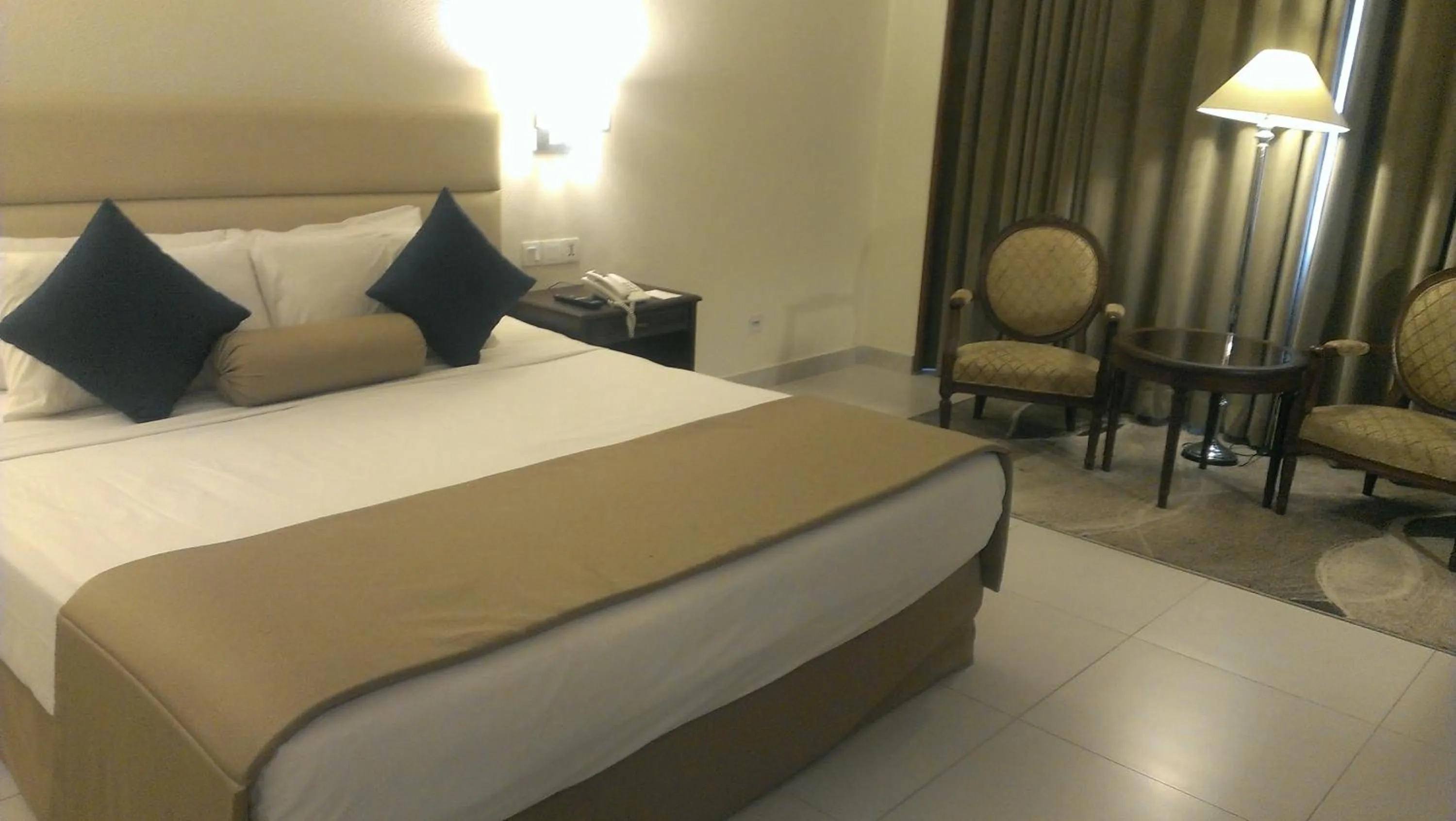 Regent Plaza Hotel & Convention Center