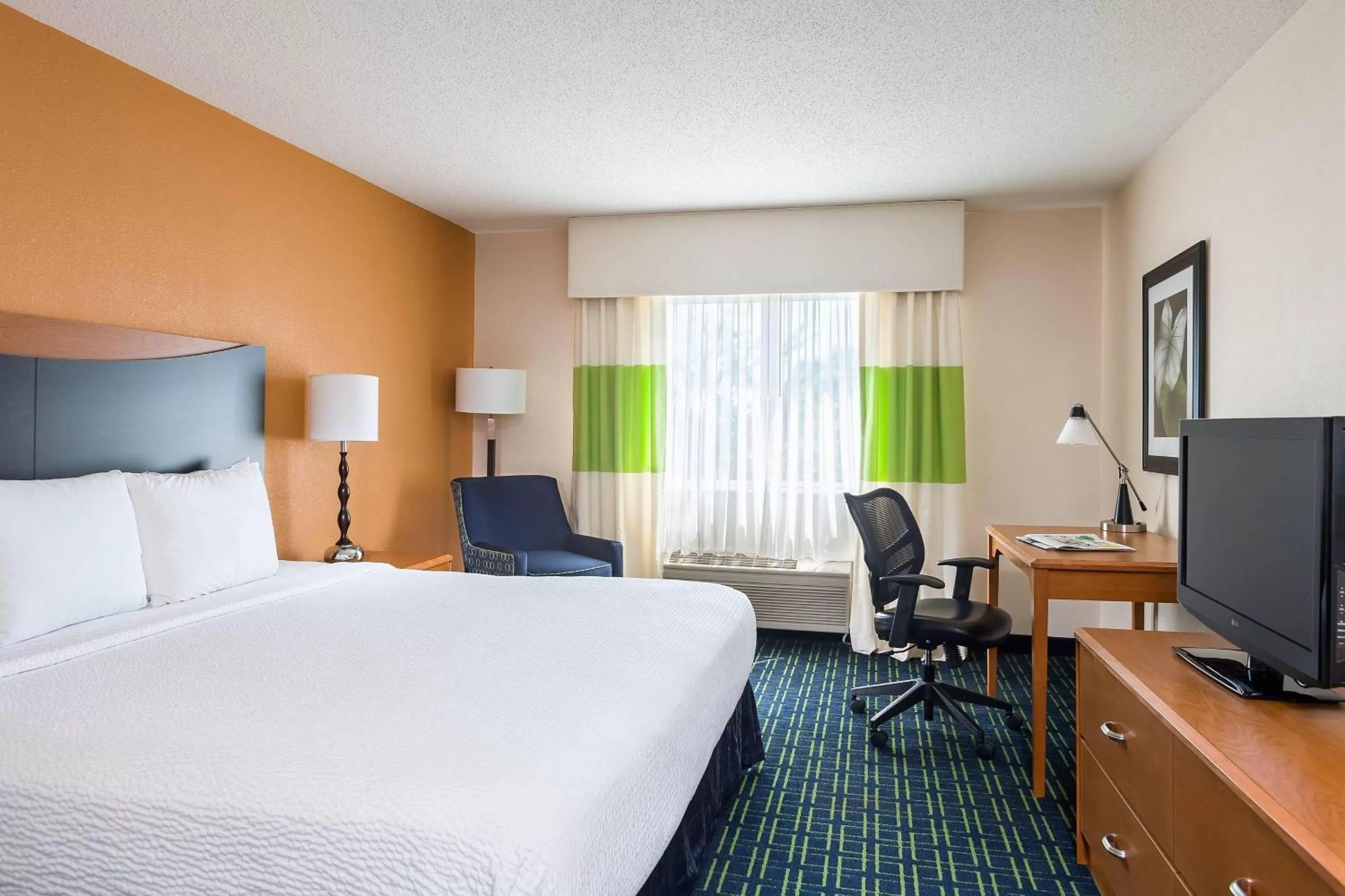 Bedroom, Bed in Fairfield Inn & Suites Grand Rapids