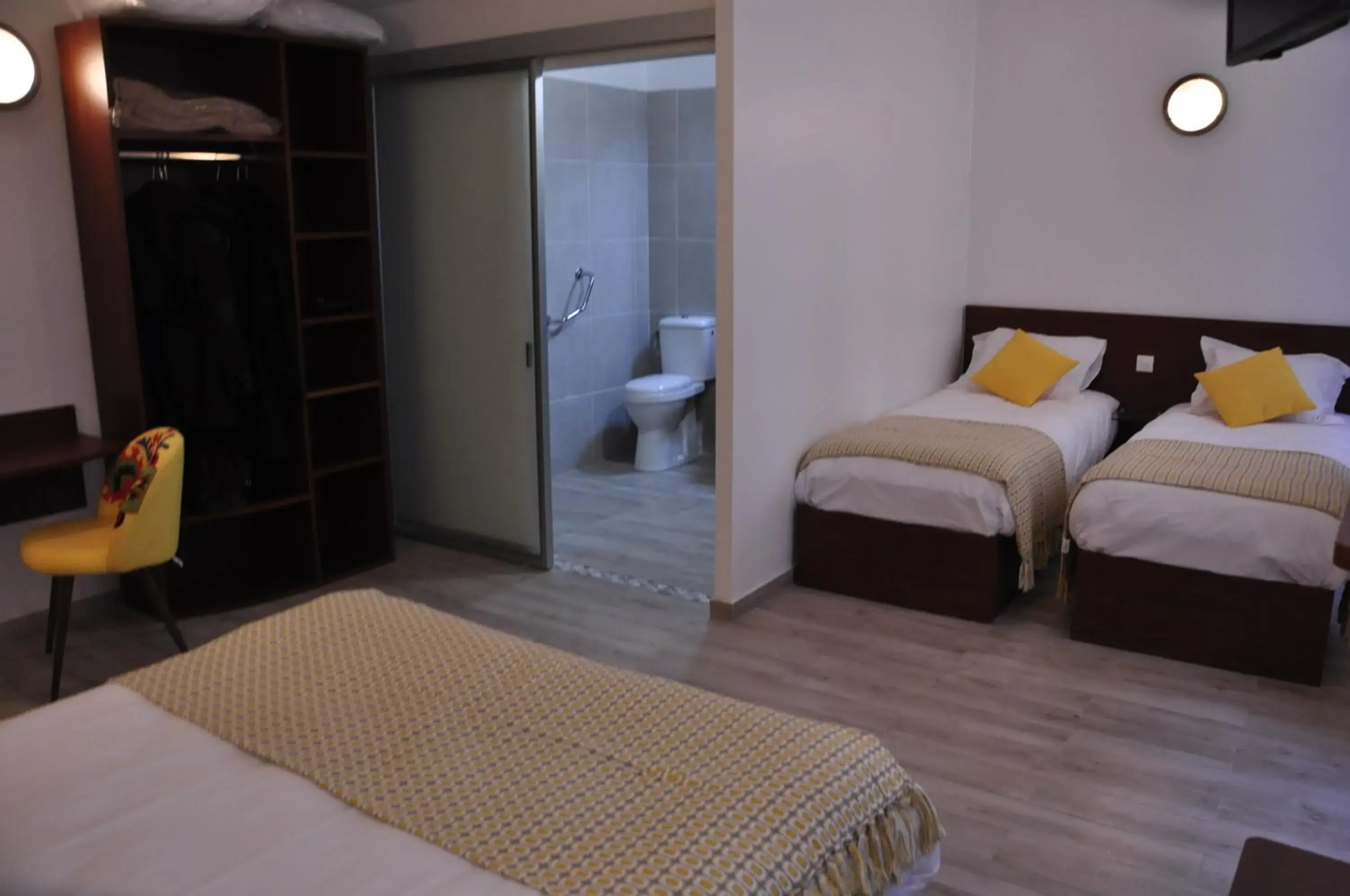 Family Room in Massilia hôtel Family Room in Massilia hôtel