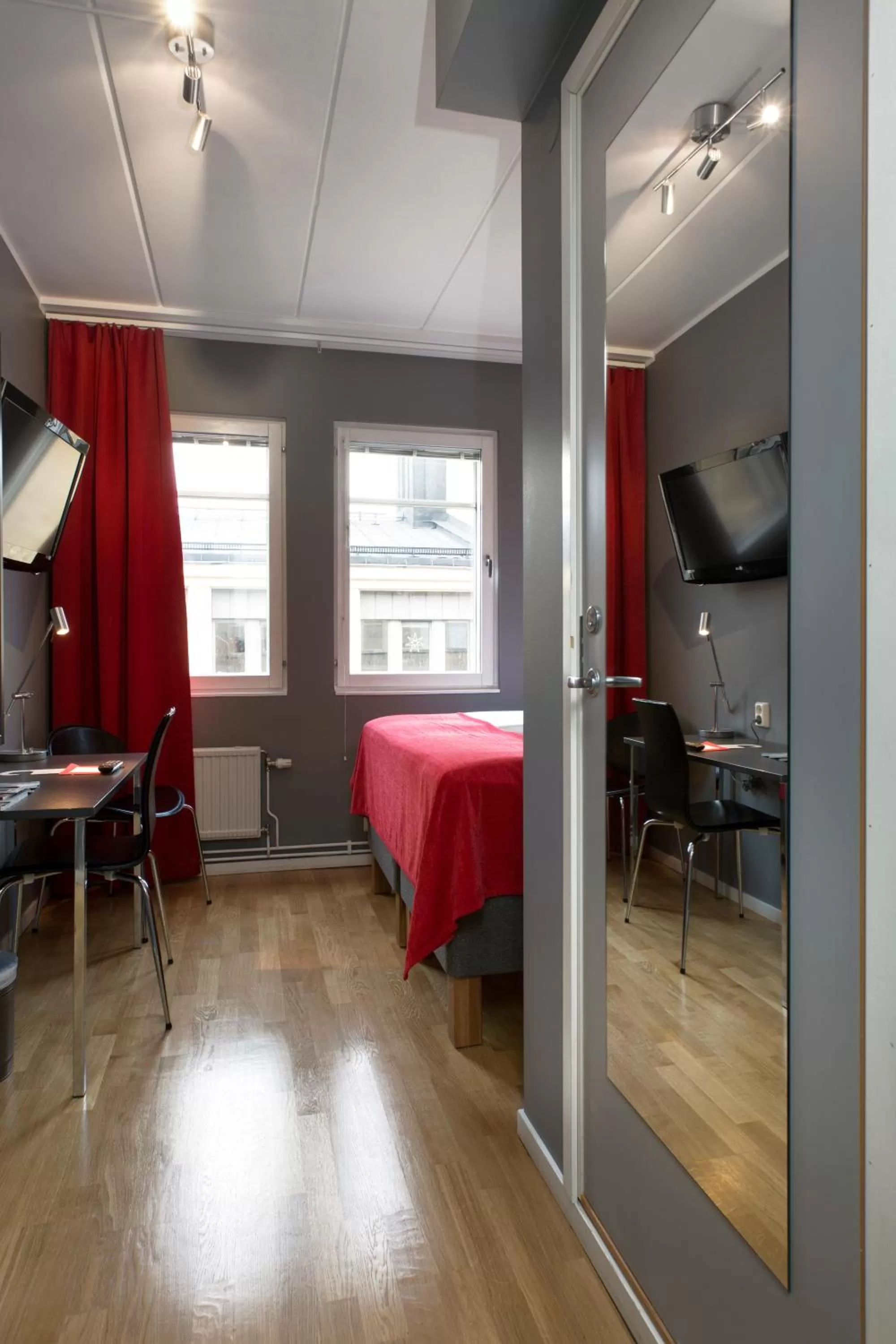 Photo of the whole room in Connect Hotel City